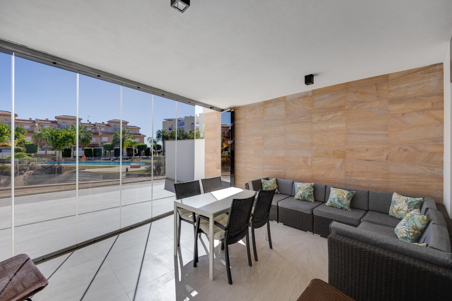 Apartamento en planta baja con preciosa terraza y garaje - foto 10