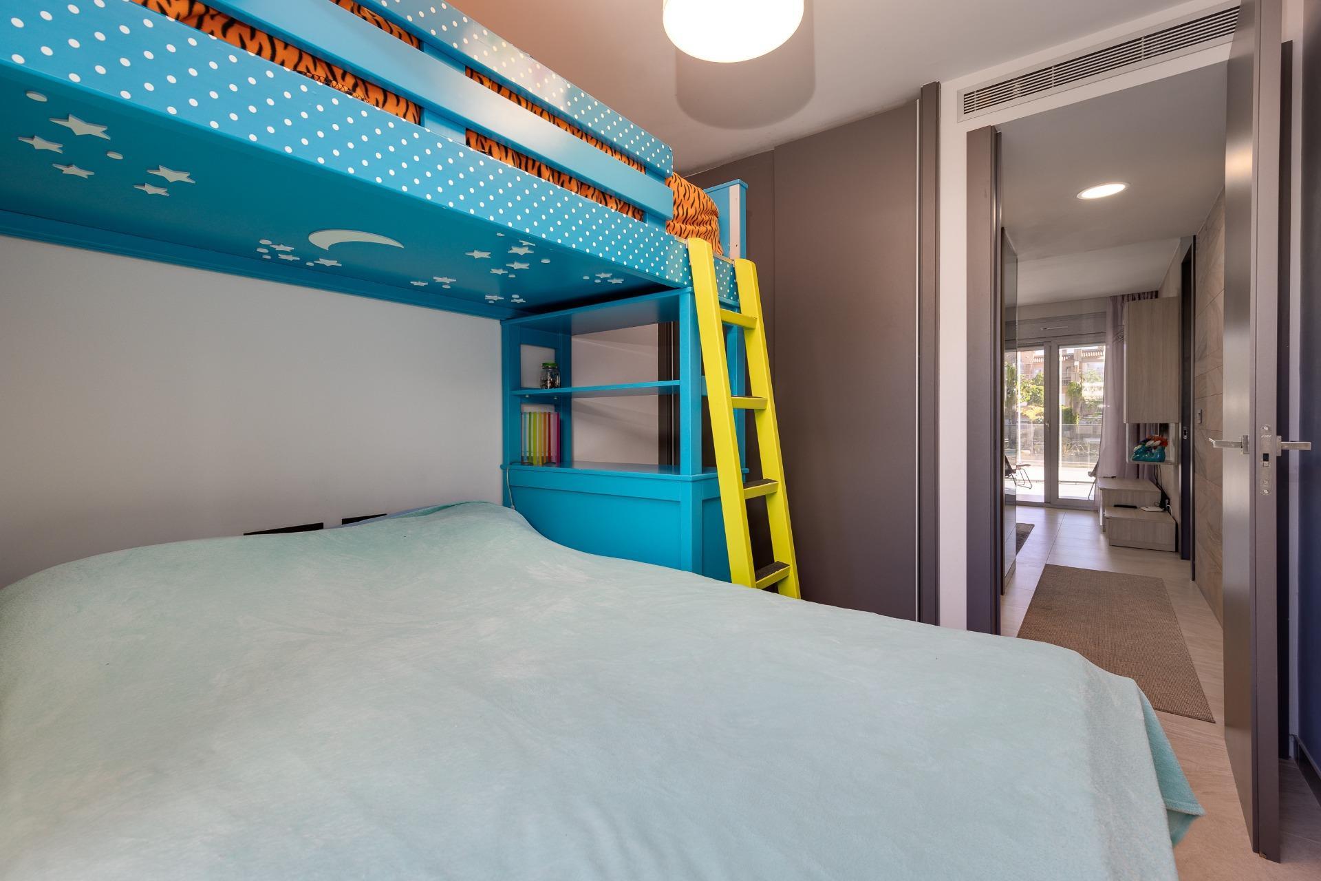 Apartamento en planta baja con preciosa terraza y garaje - foto 35