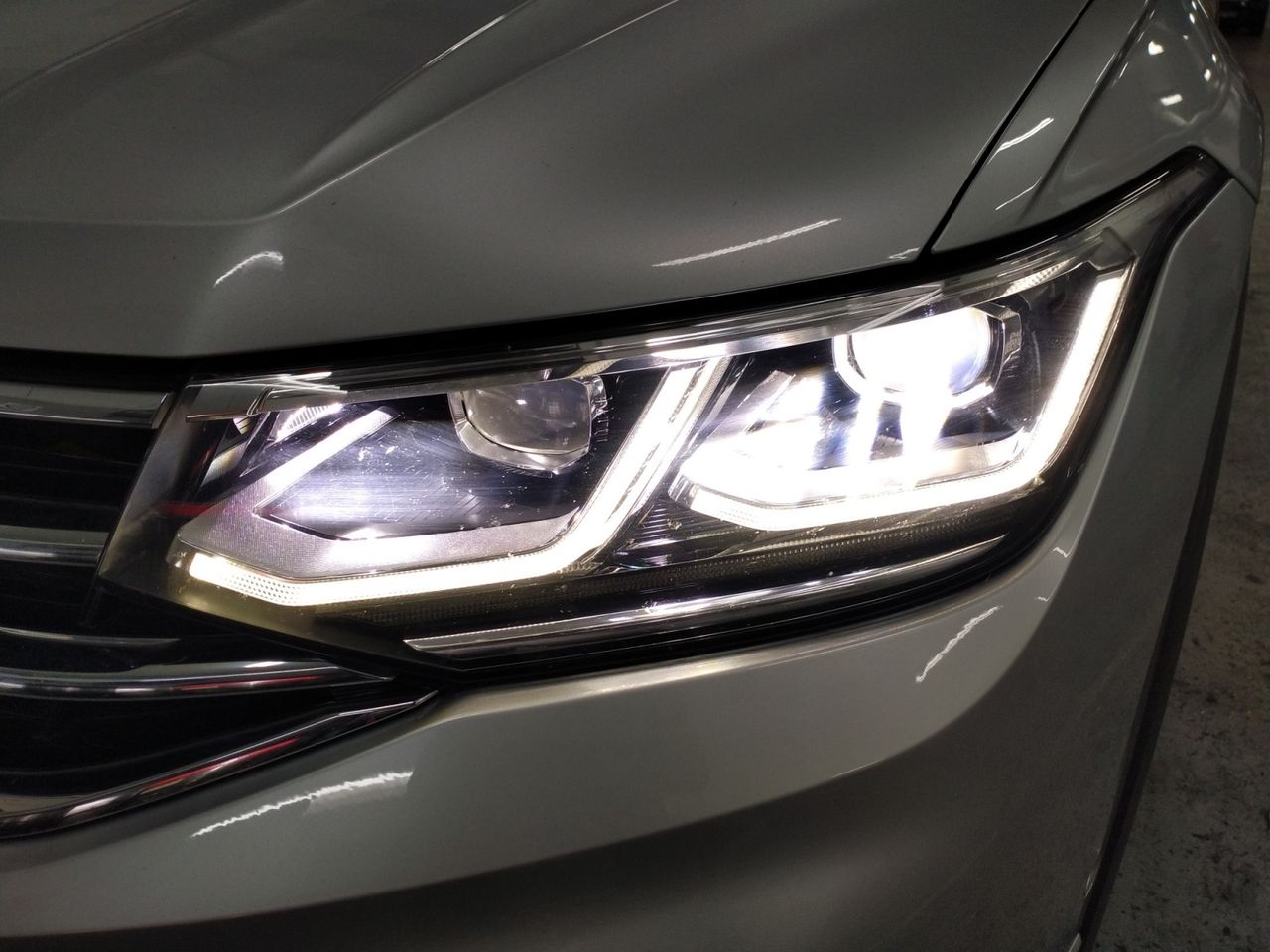 Volkswagen Tiguan R-Line - foto 24