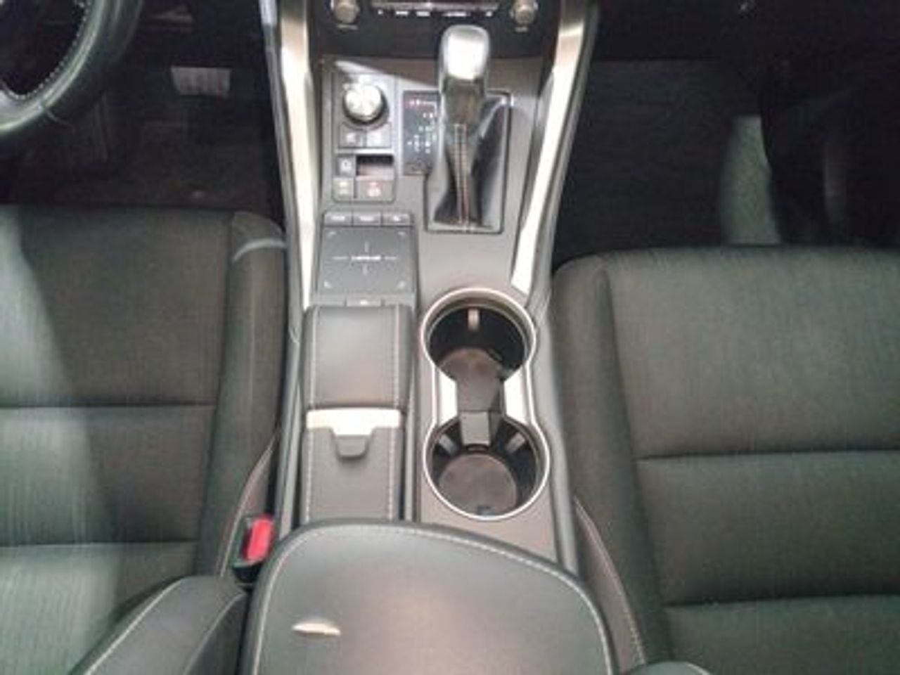 Lexus NX 2.5 300h Business Navigation 2WD - foto 20