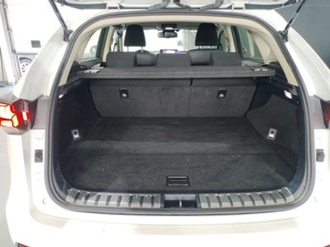 Lexus NX 2.5 300h Business Navigation 2WD - foto 28