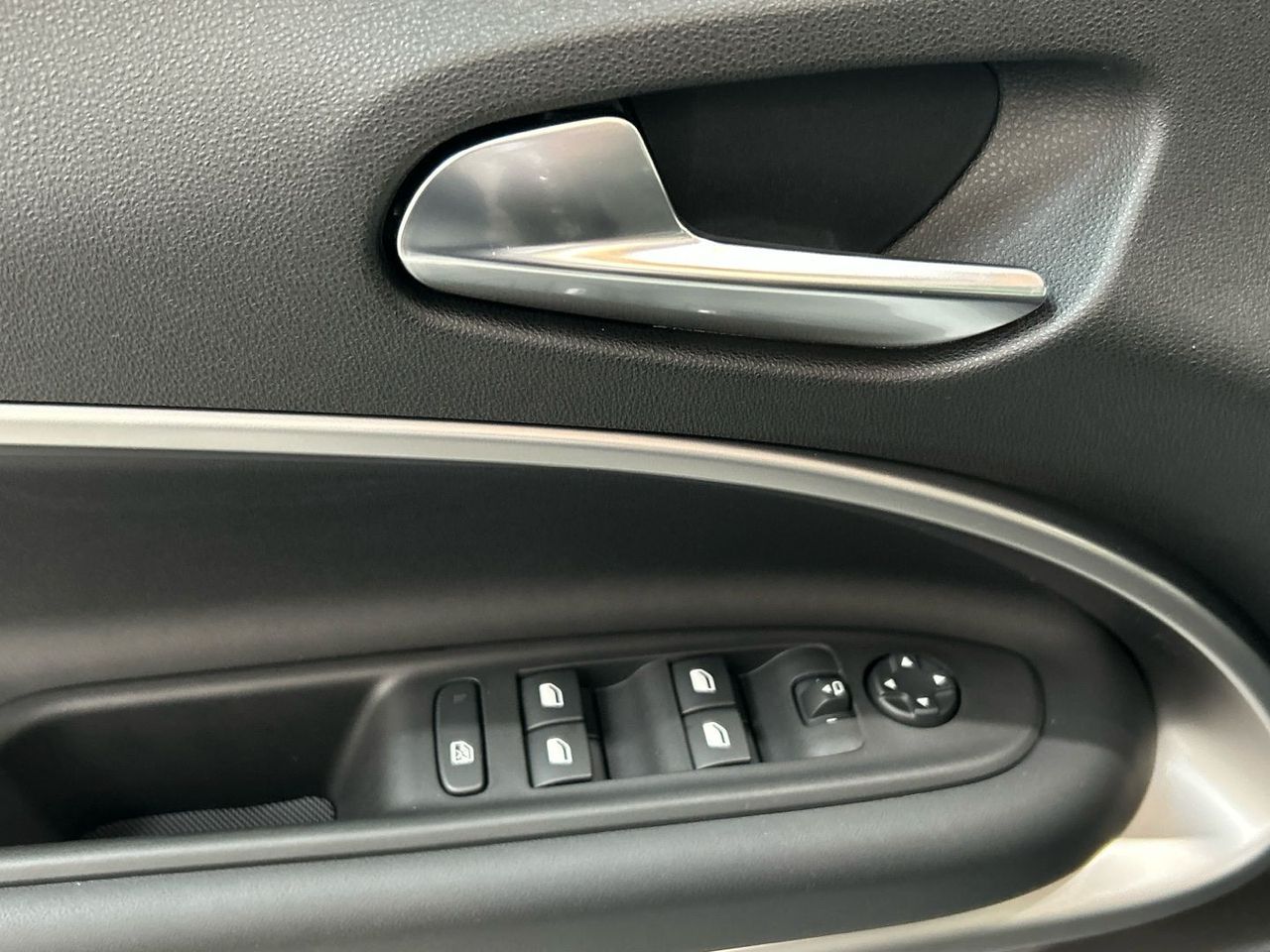 Jeep Avenger 1.2 eHybrid Summit 74 kW (100 CV) - foto 19