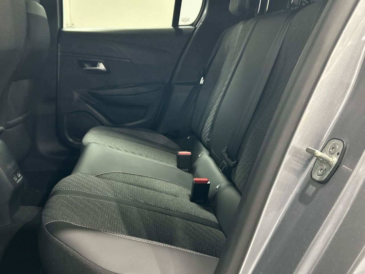 Peugeot 208 Allure Hybrid eDCS6 81 kW (110 CV) - foto 12