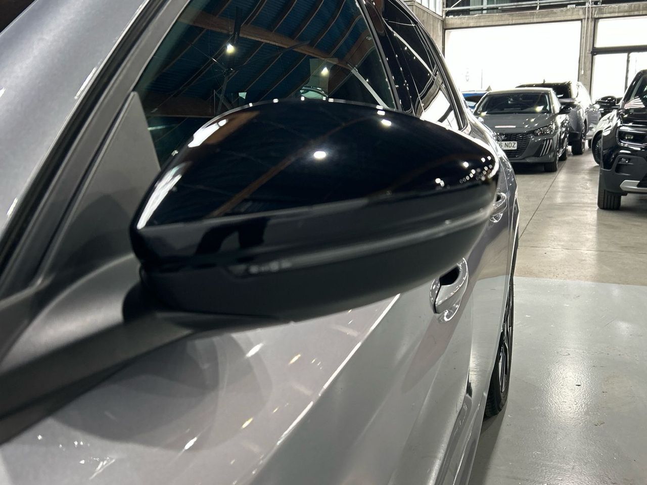 Peugeot 208 Allure Hybrid eDCS6 81 kW (110 CV) - foto 29