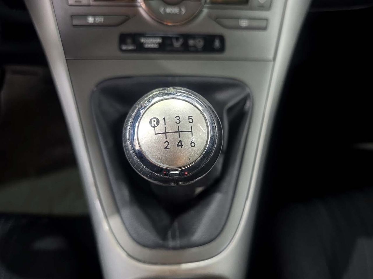 Toyota Auris Active - foto 11