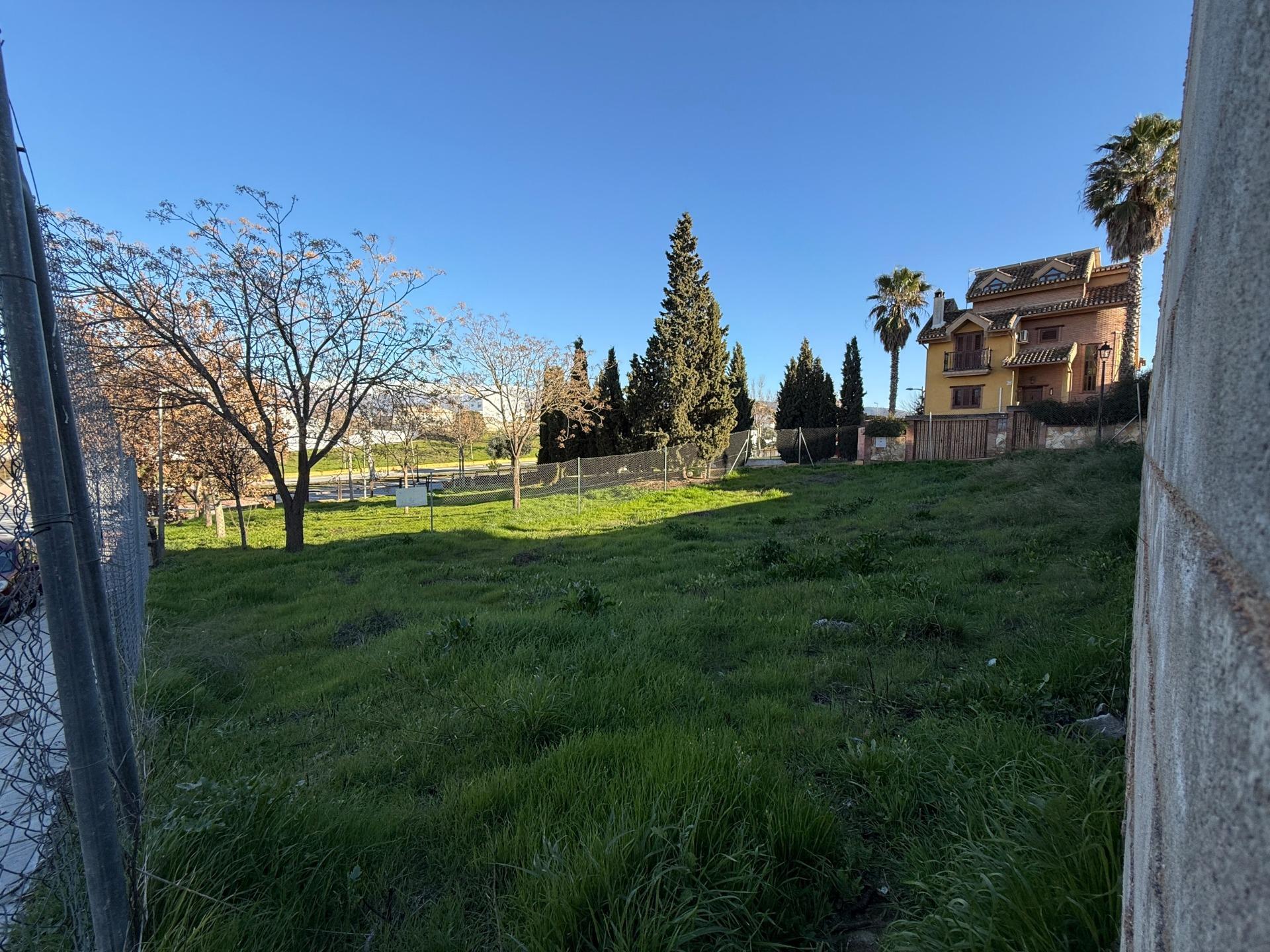 Terreno urbano de 305 m2 en la exclusiva urbanización Sueños