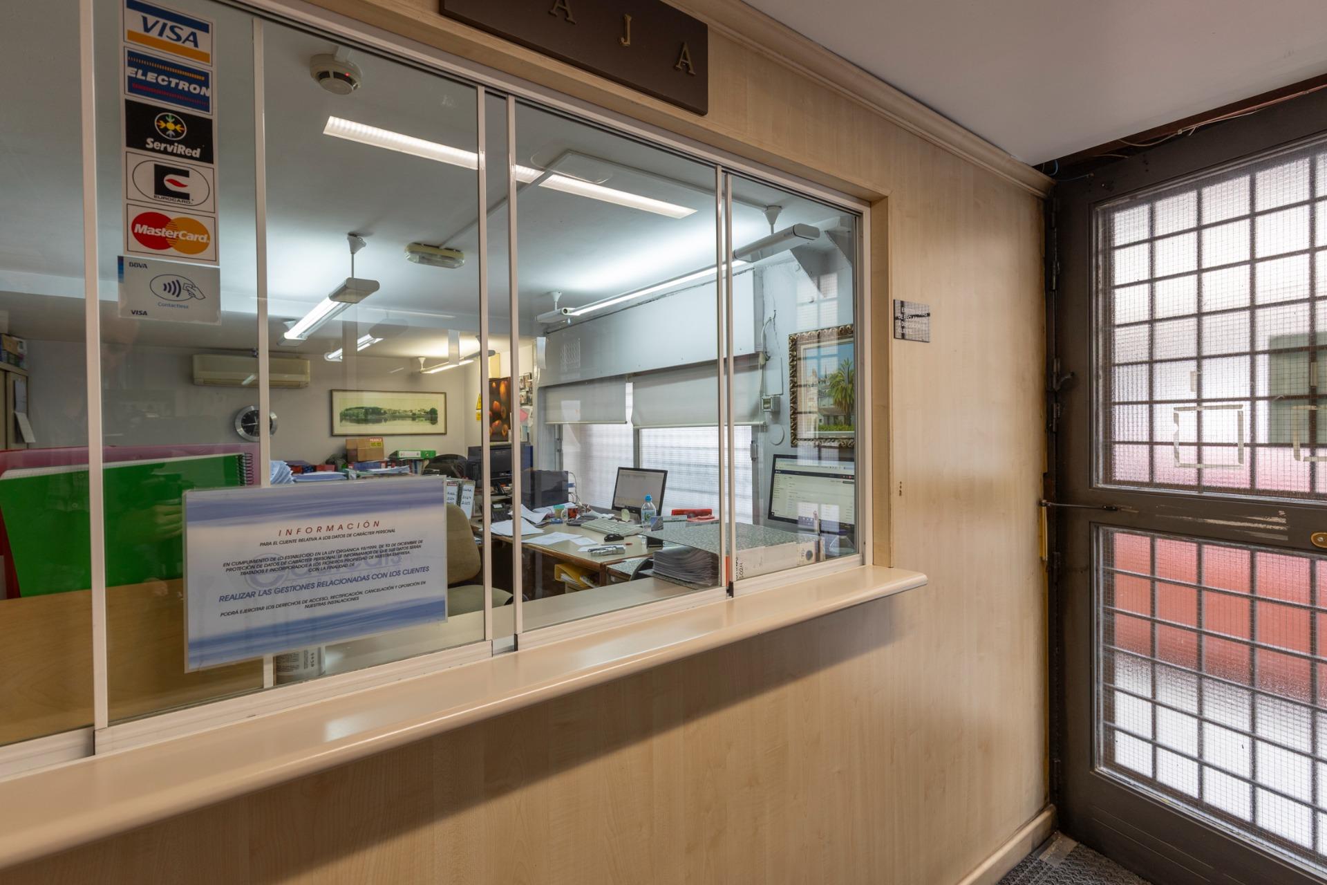 Amplio local comercial en una de las zonas más consolidadas  - foto 14