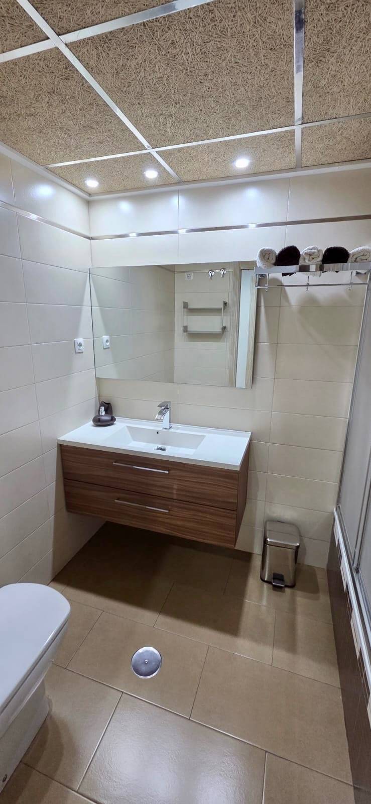 ¡Vive el lujo y la comodidad en este espectacular piso exter - foto 9