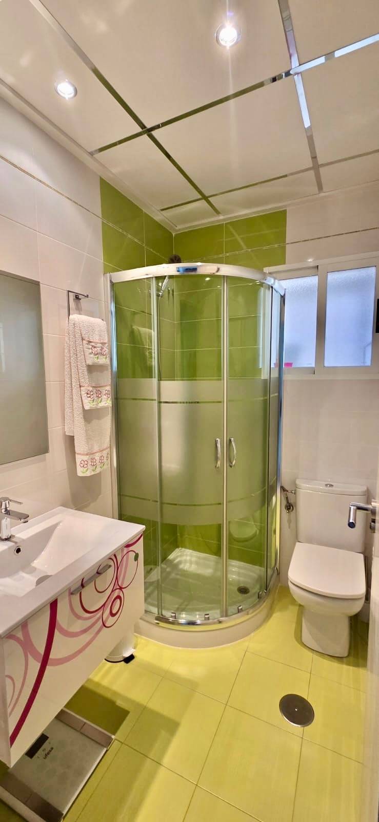 ¡Vive el lujo y la comodidad en este espectacular piso exter - foto 23