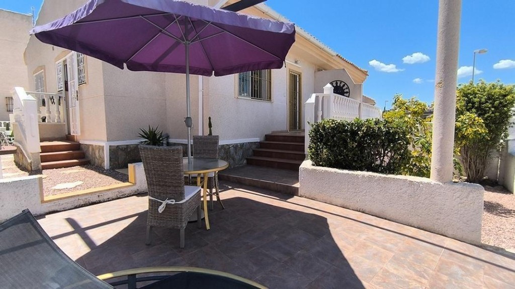 Venta de villa en Ciudad quesada, de 85m2 con 3 dormitorios y 2 baños