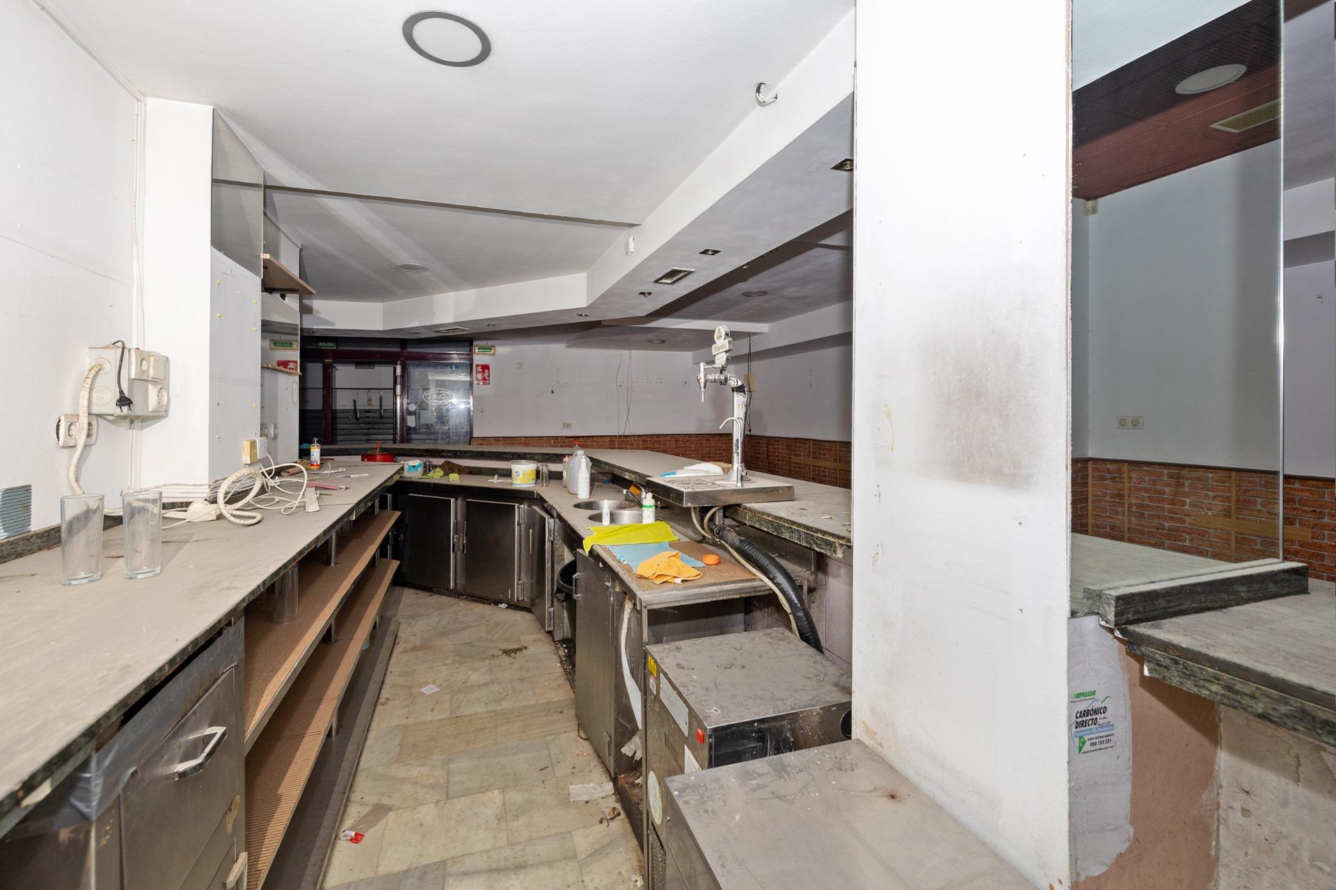 SE VENDE LOCAL COMERCIAL FRENTE estación DE AUTOBUSES - foto 9