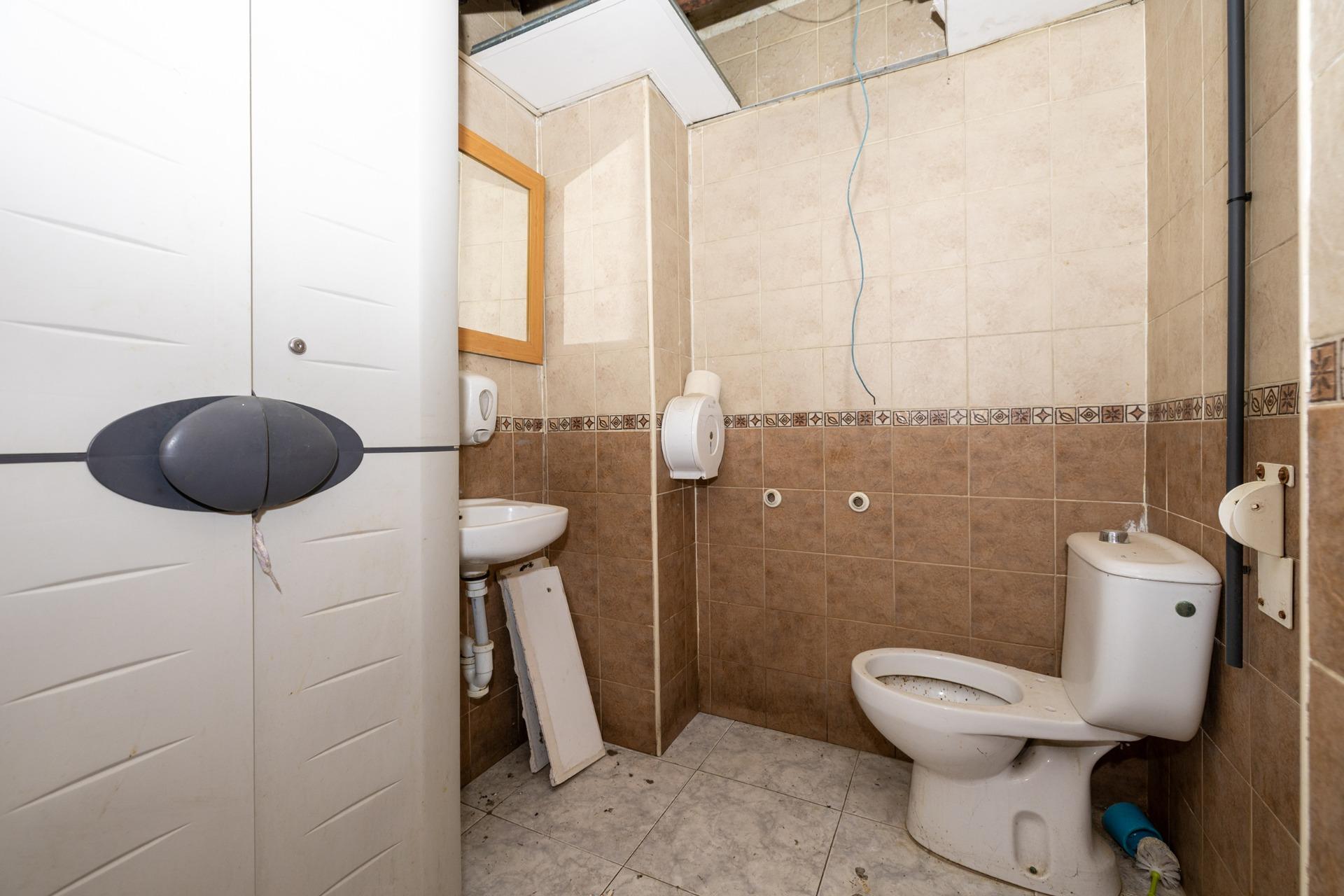 SE VENDE LOCAL COMERCIAL FRENTE estación DE AUTOBUSES - foto 15