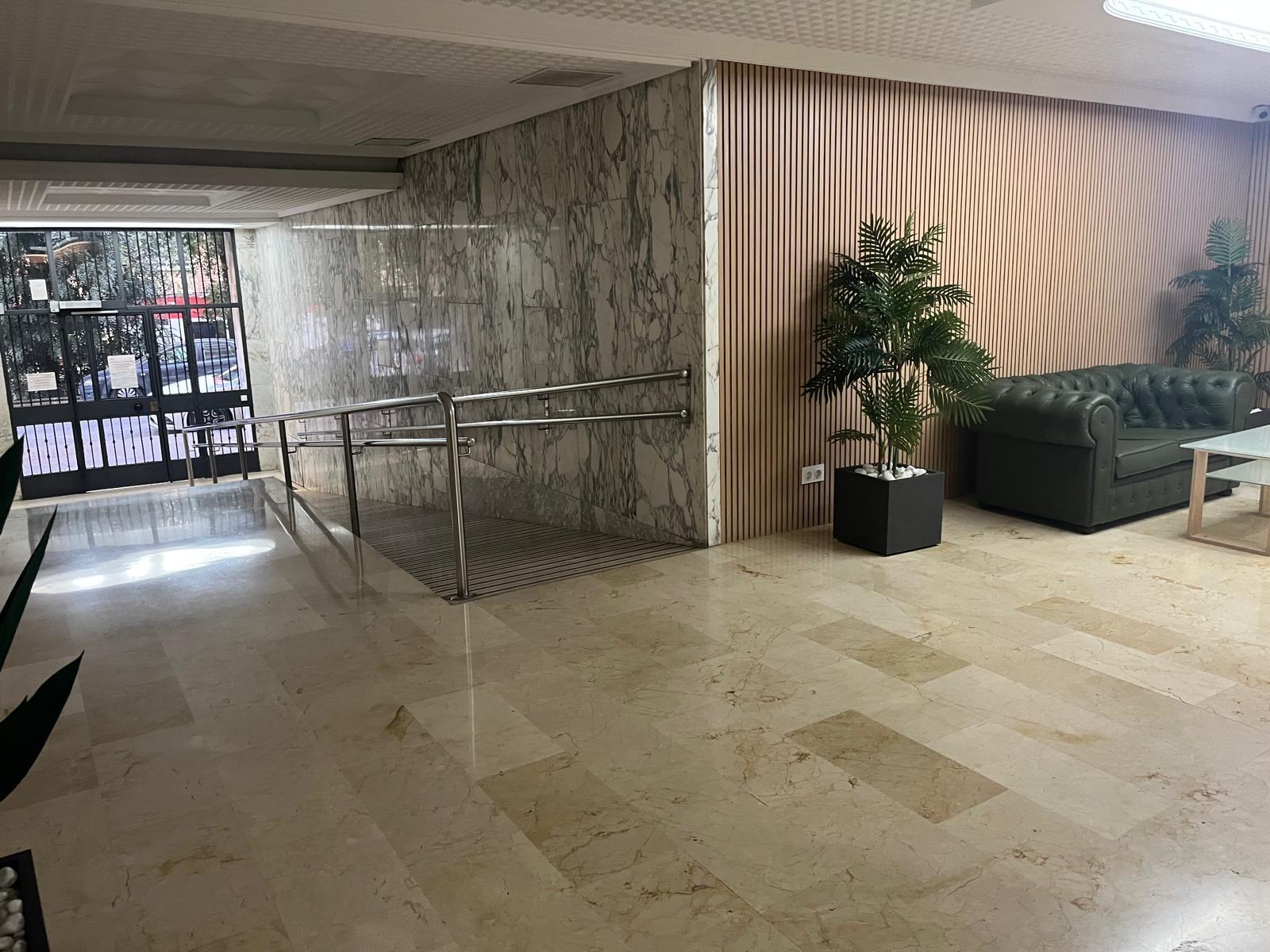 GRAN PISO FAMILIAR DE 170 M/2 CON TERRAZA Y DOS PATIOS JUNTO - foto 42