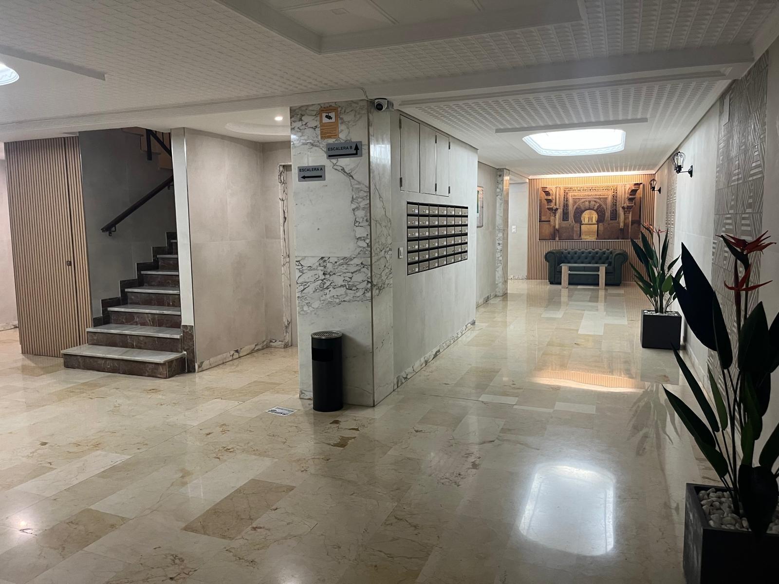 GRAN PISO FAMILIAR DE 170 M/2 CON TERRAZA Y DOS PATIOS JUNTO - foto 43