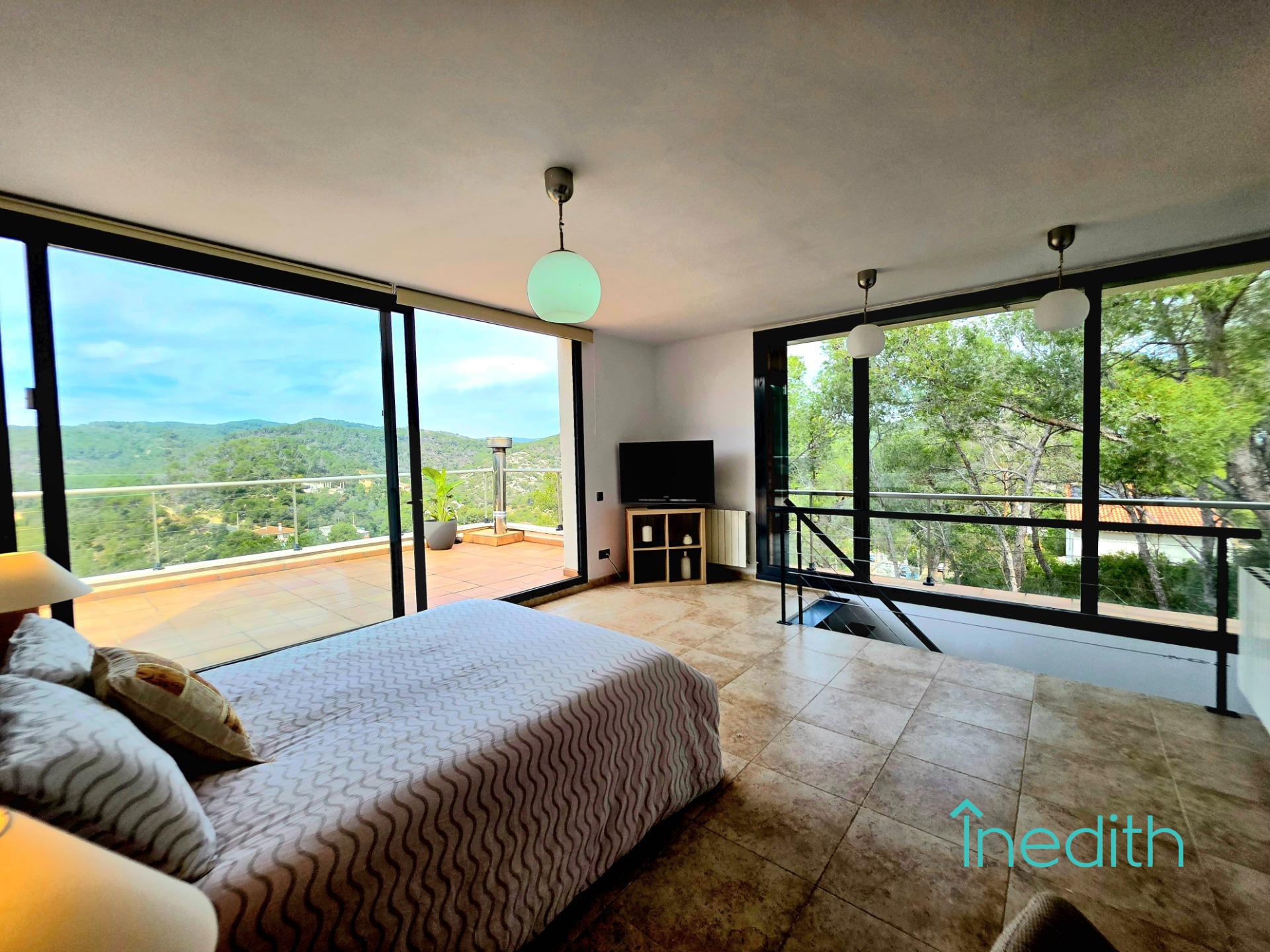 Preciosa casa de diseño en Cubelles rodeada de naturaleza y  - foto 4