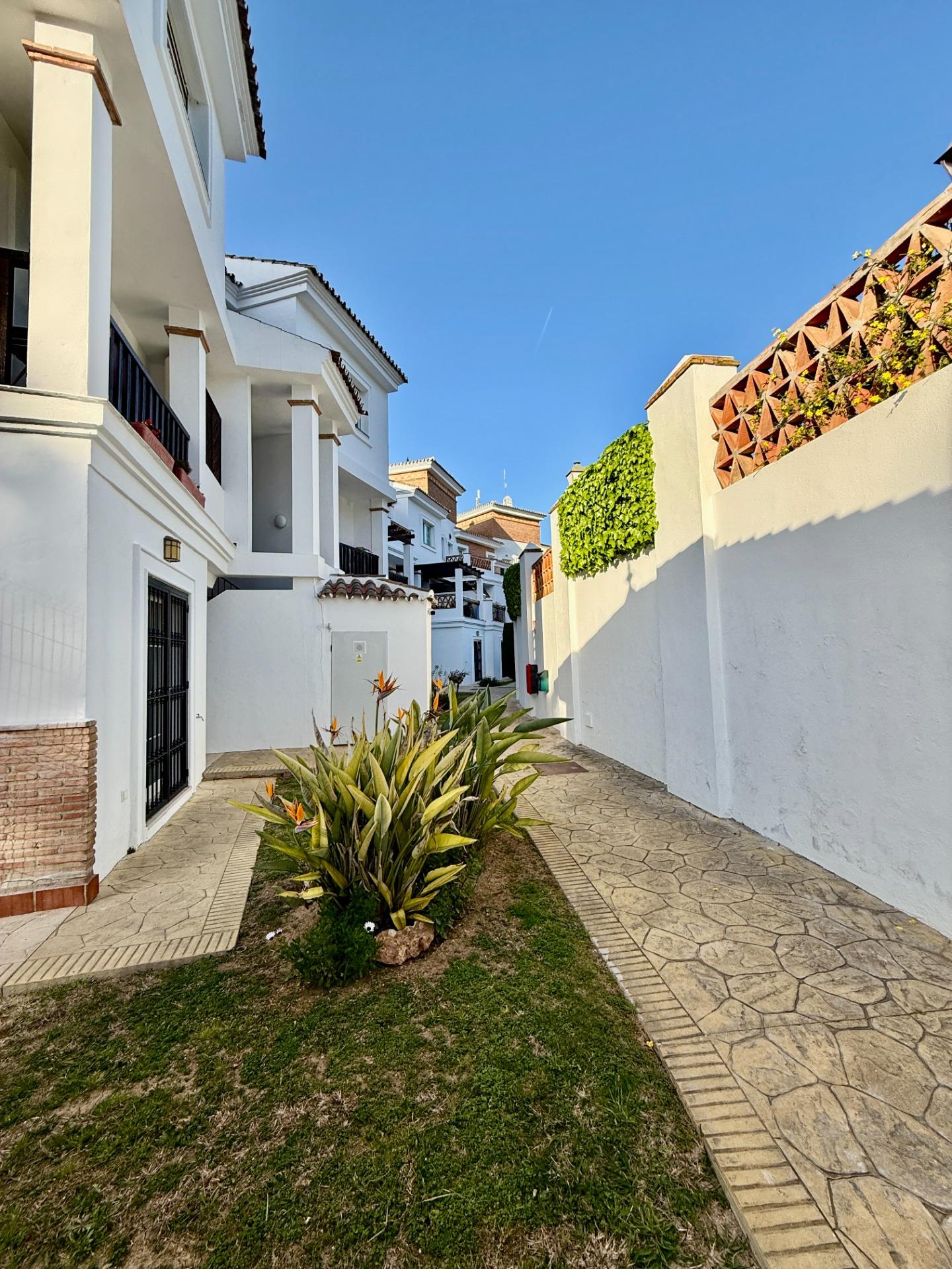 Casa adosada en primera línea de Golf en Alhaurín de la Torr - foto 31