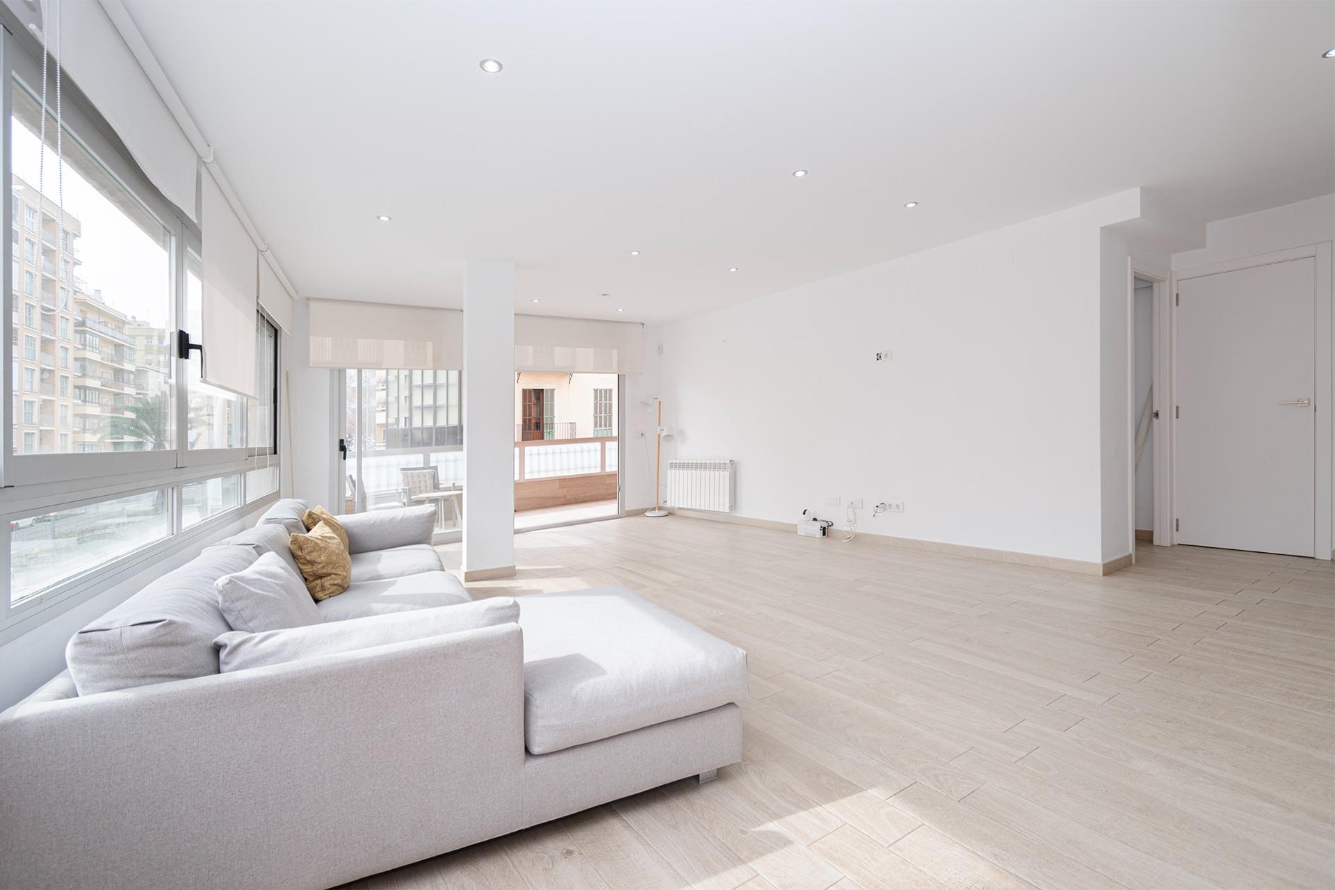 Luminoso y amplio piso con 4 dormitorios dobles, grandes ter - foto 8