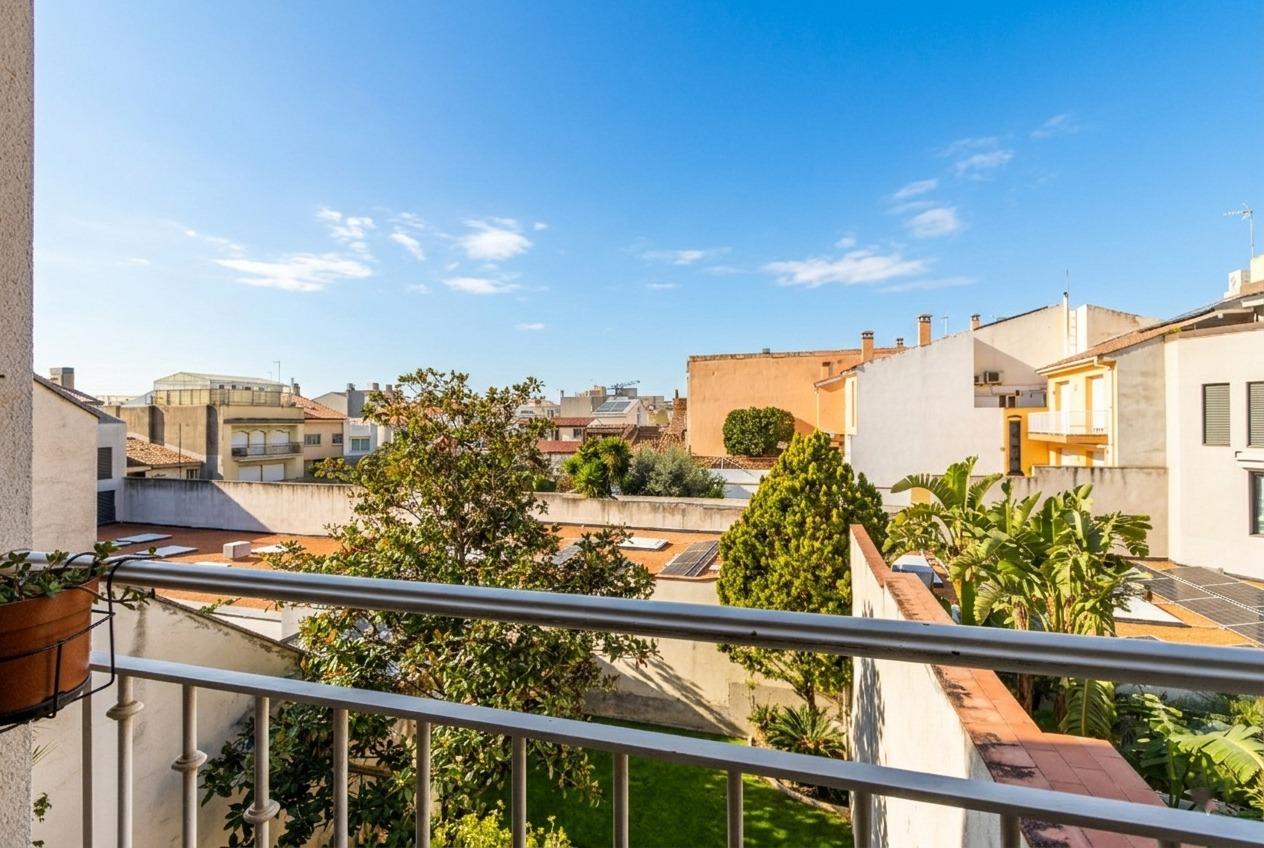 PISO DÚPLEX AL CENTRO DE SABADELL CON 2 PLAZAS DE PARKING Y 