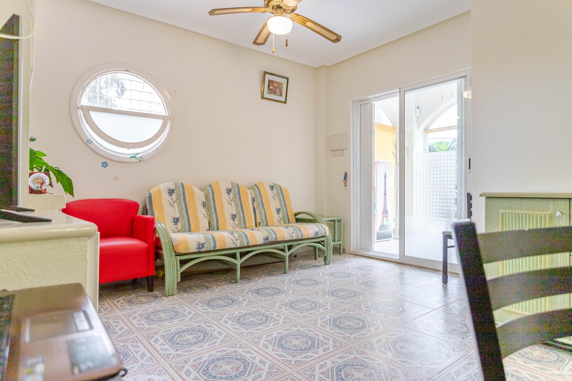 Bungalow en Planta Baja con Amplio Patio y Piscina Comunitar - foto 6