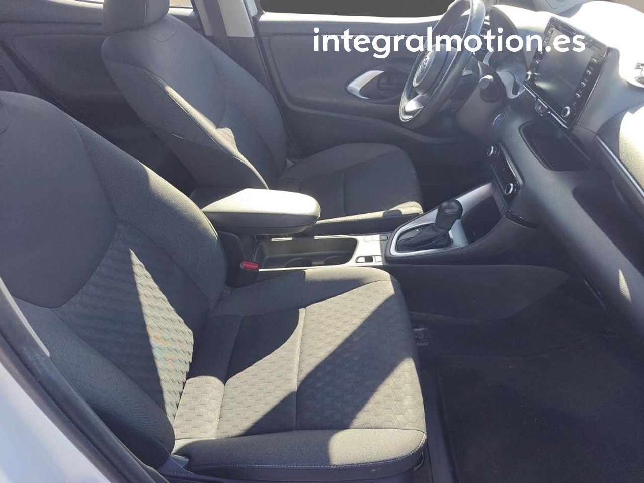 Toyota Yaris 1.5 120H Active Tech - foto 6