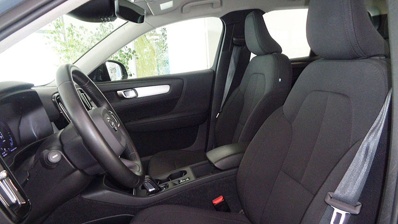 Volvo XC40 1.5 R DESIGN EXPRESSION HYBRID - foto 8