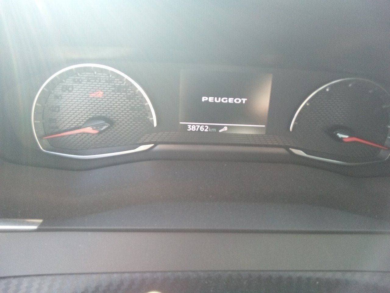 Peugeot 2008 Active Pack Bluehdi 81kw (110cv) - foto 8