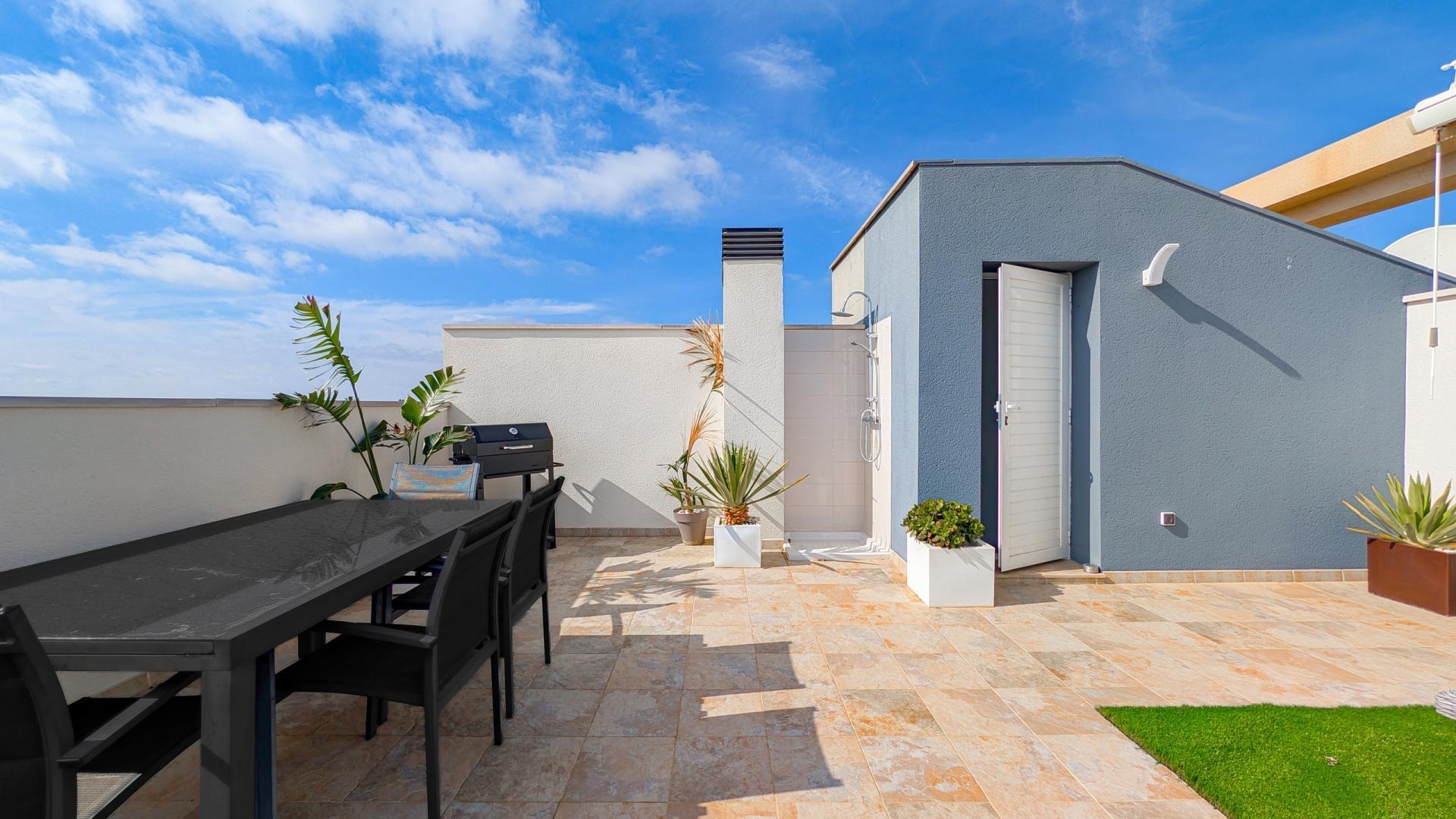 Ático dúplex con solarium privado y con vistas al mar en Los - foto 30