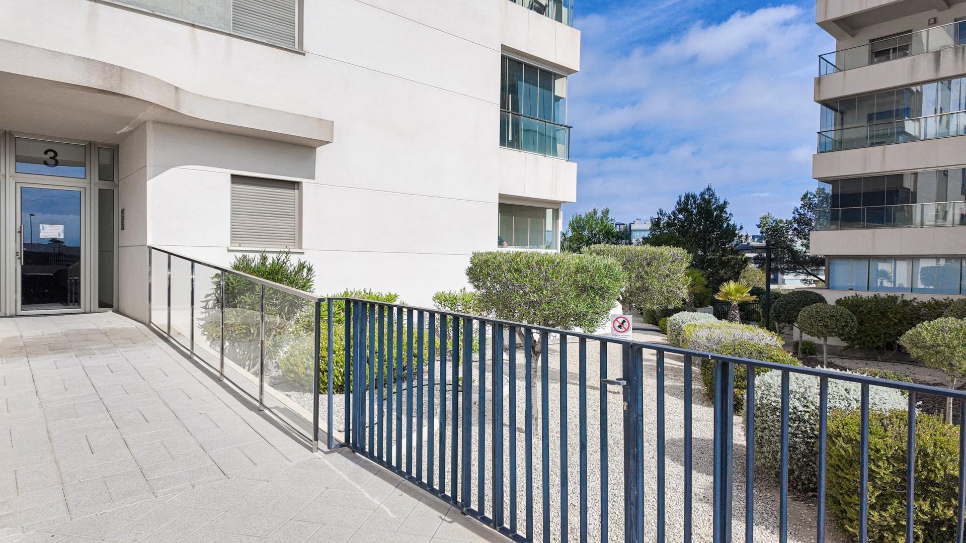 Ático dúplex con solarium privado y con vistas al mar en Los - foto 42