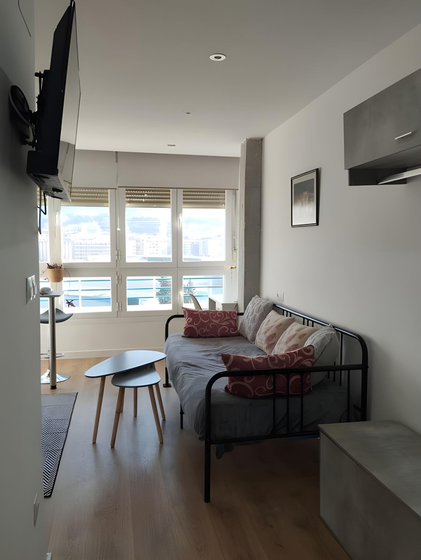 Luminoso Estudio con Vistas en Planta 7ª | Junto a Facultad 