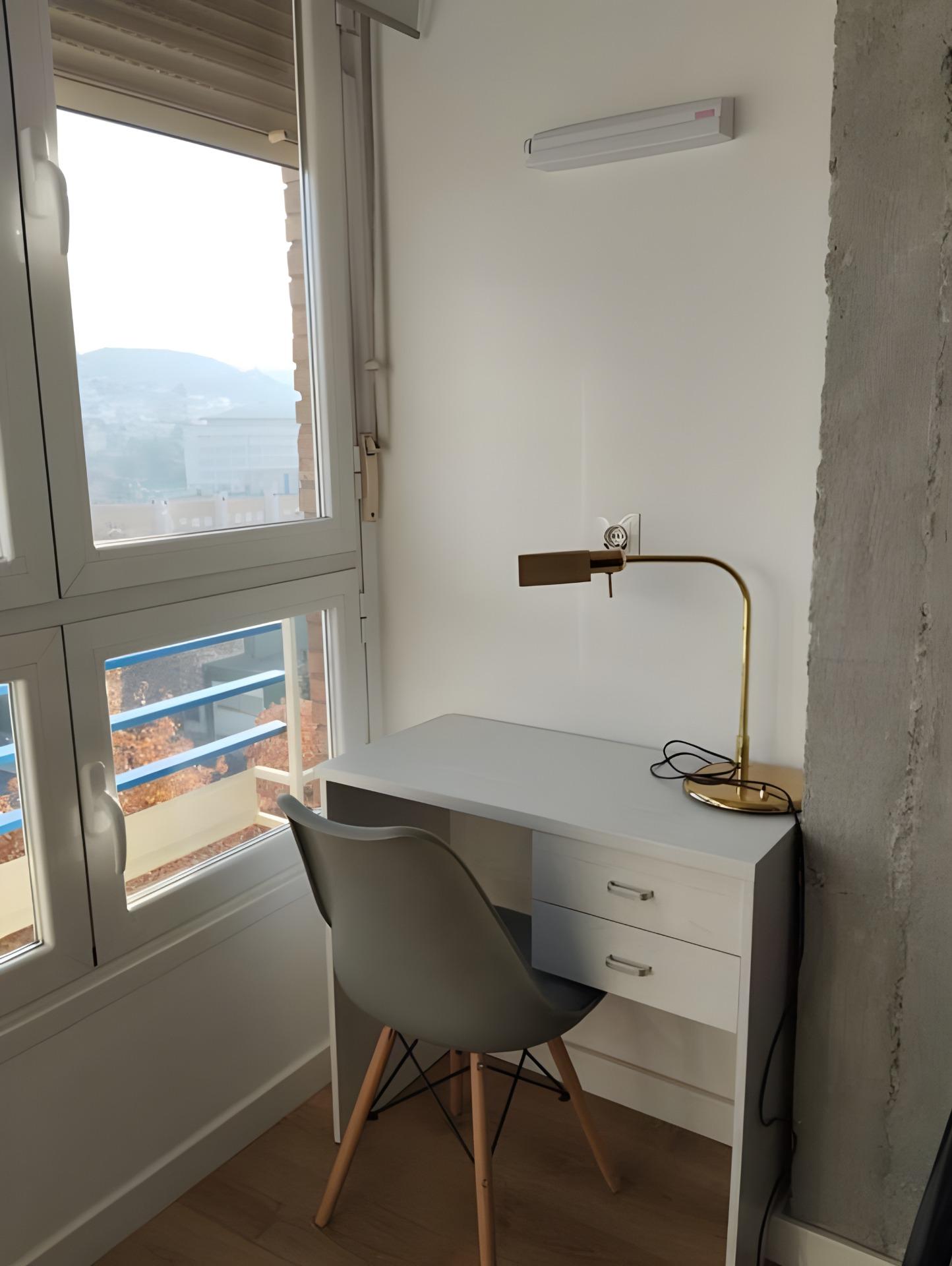 Luminoso Estudio con Vistas en Planta 7ª | Junto a Facultad  - foto 3