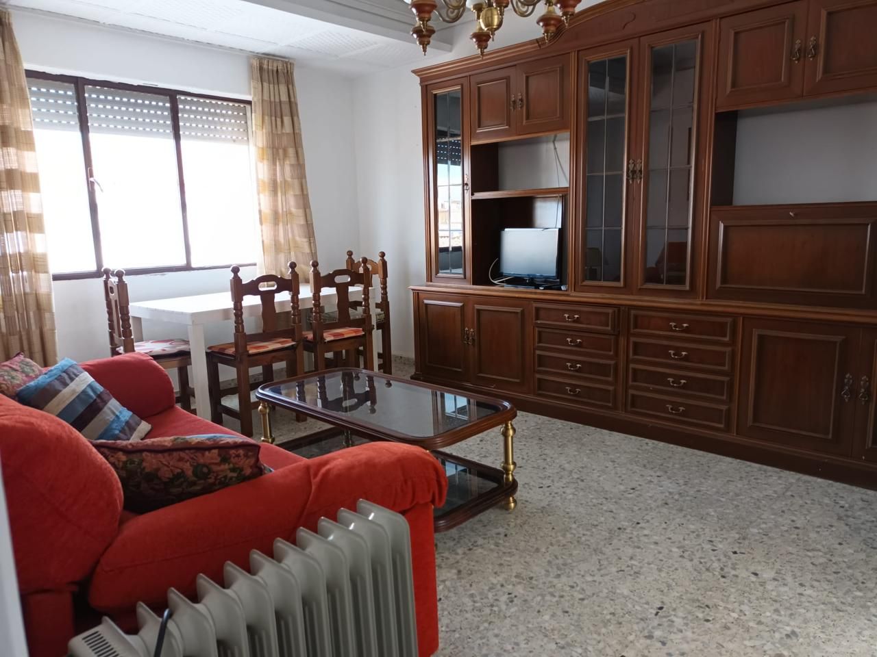 Amplio piso de 3 dormitorios para estudiantes en el Centro de Granada | Junto a las Facultades | Ref. DLR 1632