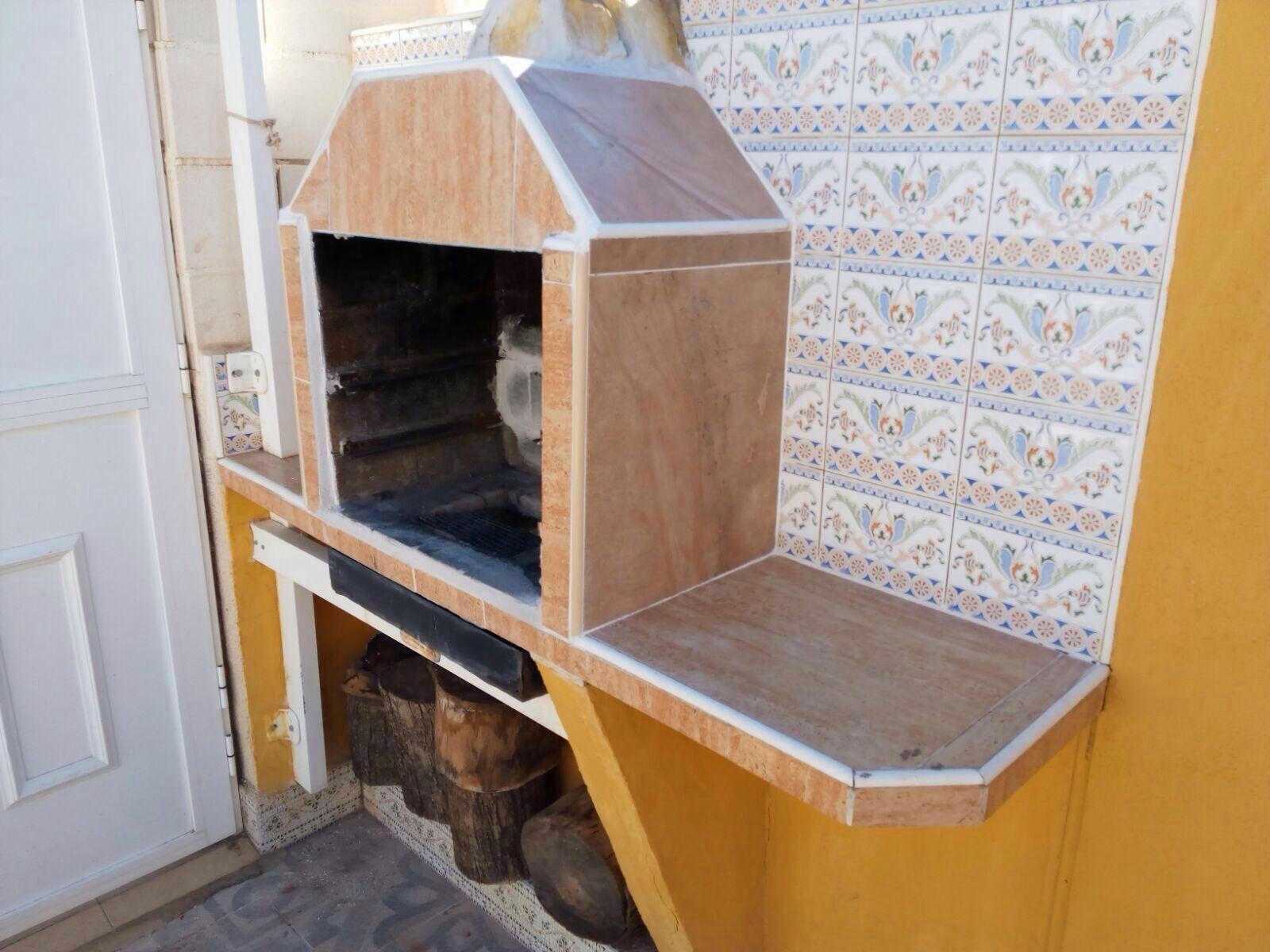 Chalet Adosado de Cuatro Dormitorios con Piscina Privada en  - foto 4