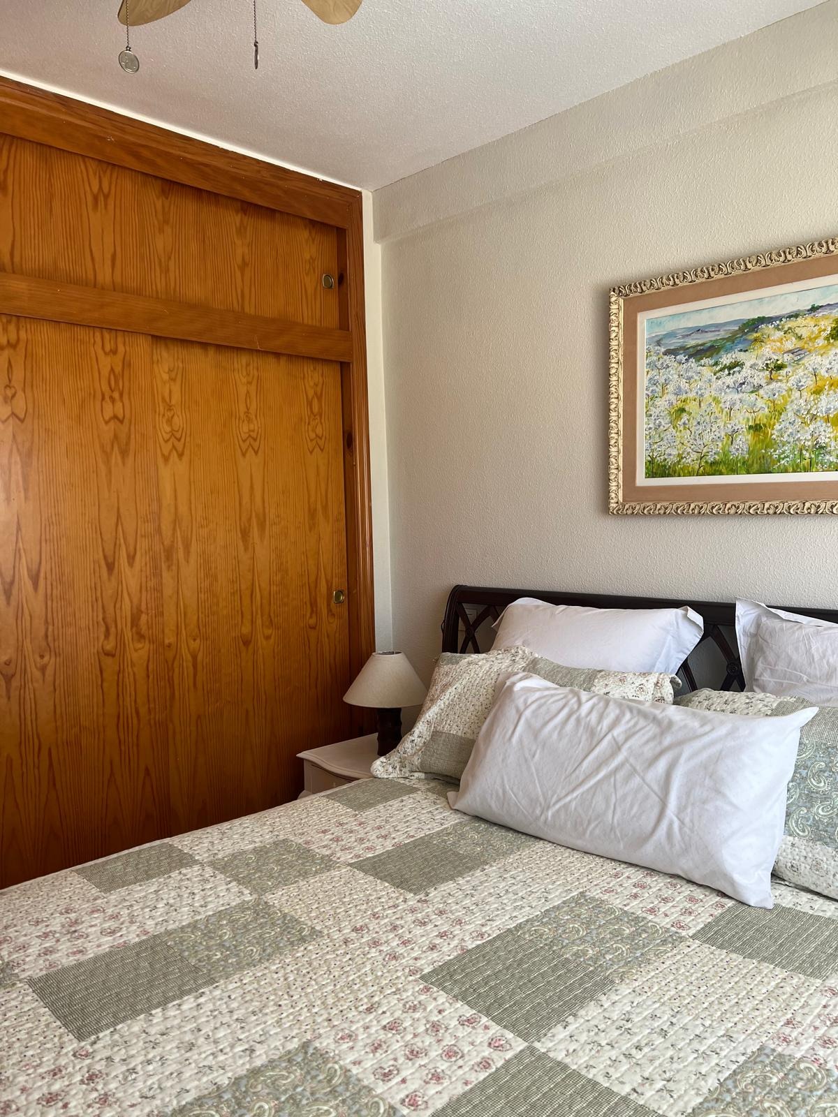 Chalet Adosado de Cuatro Dormitorios con Piscina Privada en  - foto 16