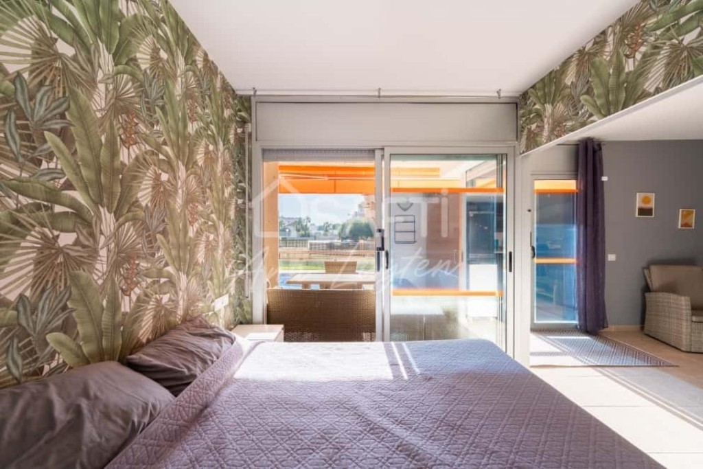 Piso con vistas piscina, parking y trastero, Roses - foto 9