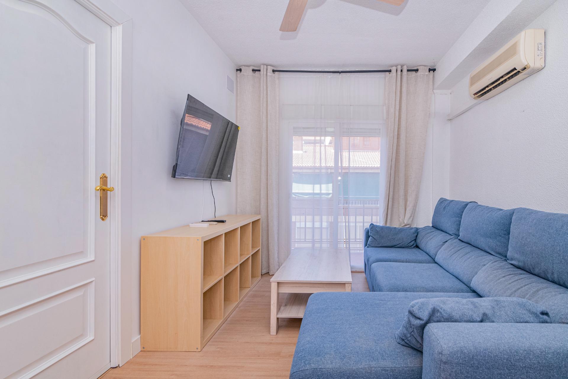 ALQUILER DE habitación SEMIREFORMADO CON MOBILIARIO NUEVO EN