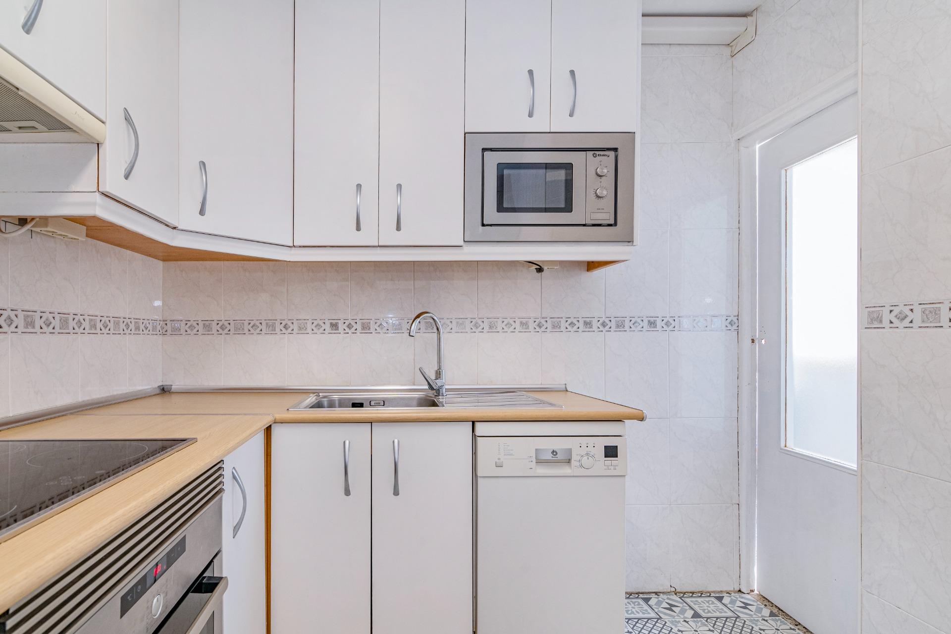 ALQUILER DE habitación SEMIREFORMADO CON MOBILIARIO NUEVO EN - foto 2