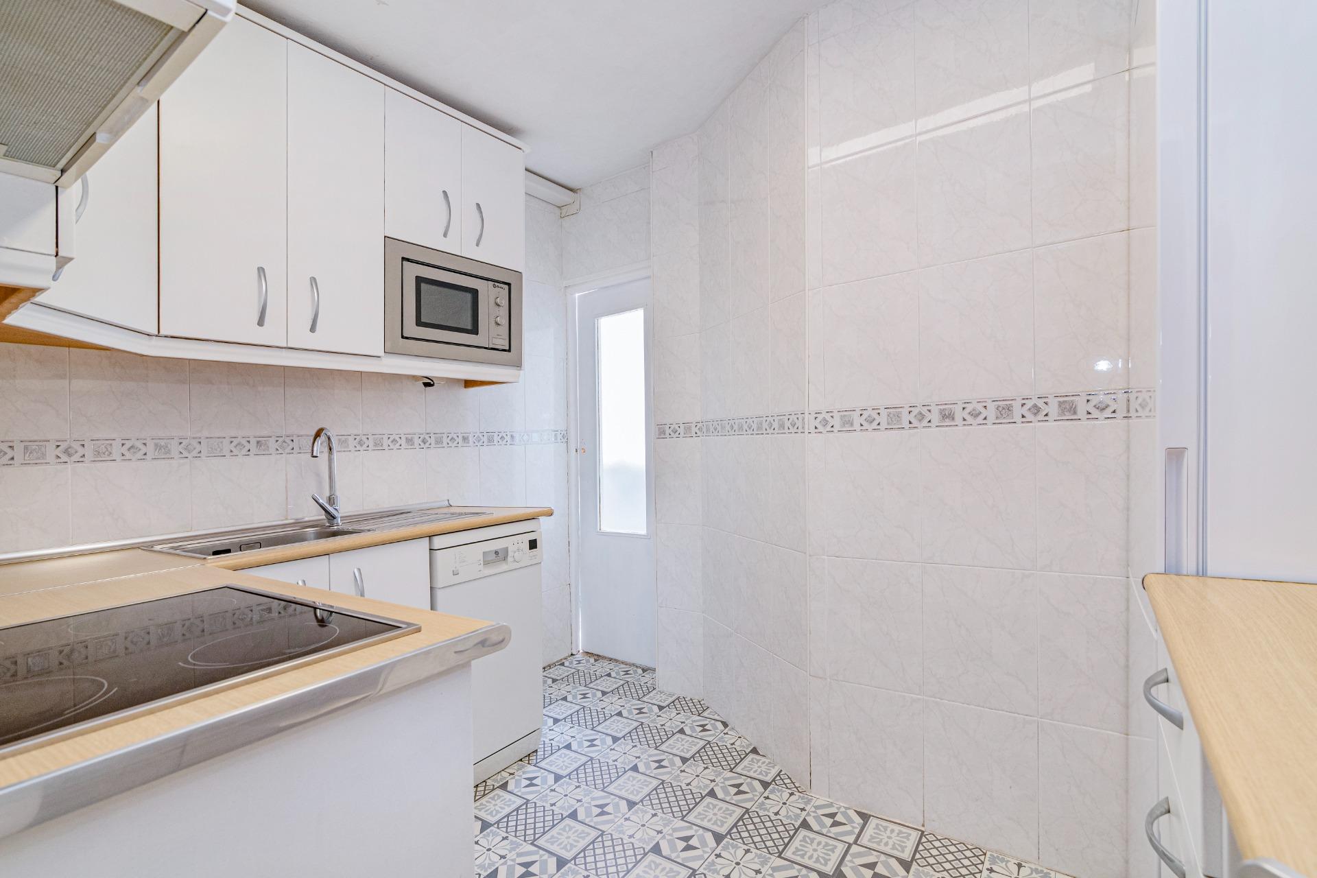 ALQUILER DE habitación SEMIREFORMADO CON MOBILIARIO NUEVO EN - foto 17