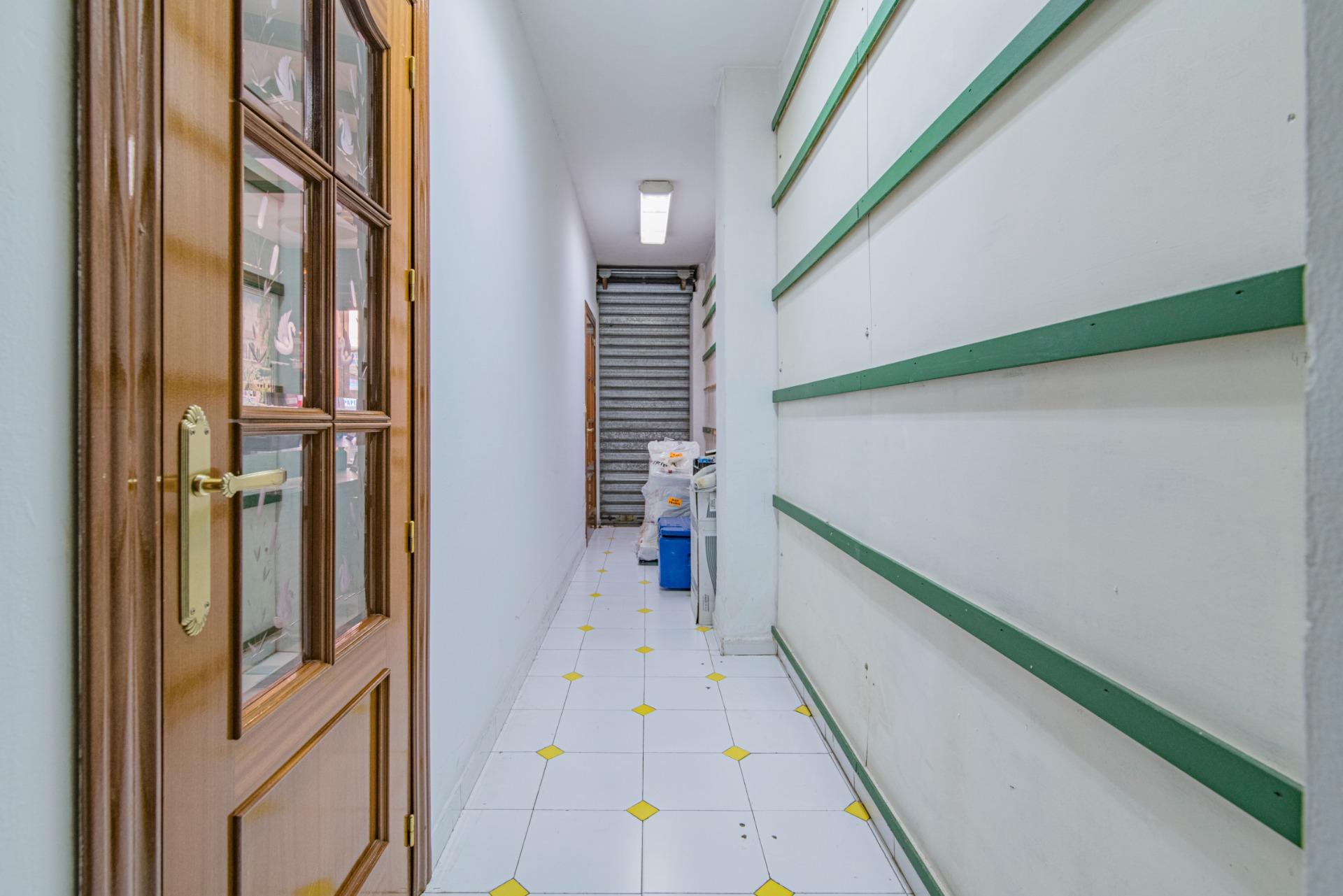 ALQUILER  LOCAL COMERCIAL CON INMEJORABLE UBICACIÓN EN PLAZA - foto 11