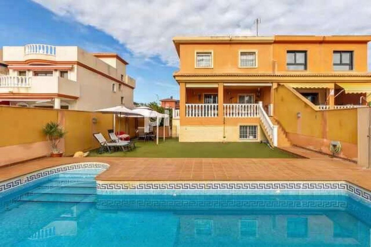 CHALET DE 4 DORMITORIOS CON PISCINA PRIVADA, EN AGUAS NUEVAS - foto 2