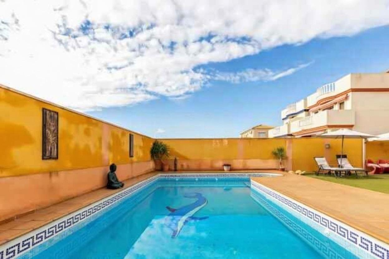 CHALET DE 4 DORMITORIOS CON PISCINA PRIVADA, EN AGUAS NUEVAS - foto 4