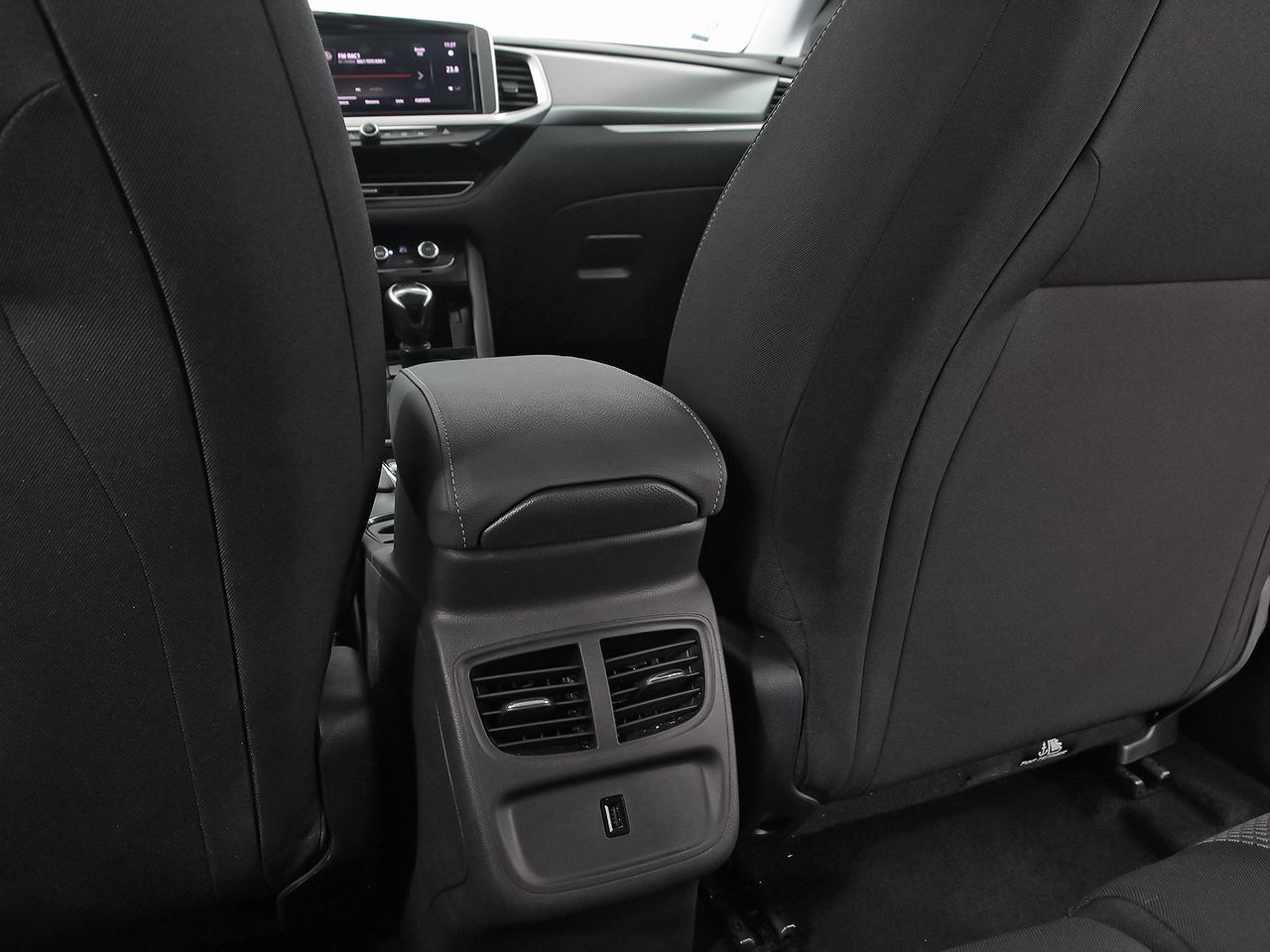 Opel Grandland 1.2 Turbo Design & Tech - foto 32