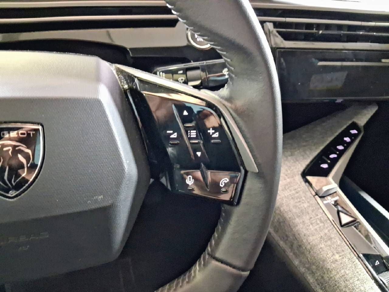 Peugeot 3008 1.2 107KW  eDCS6 Allure - foto 21