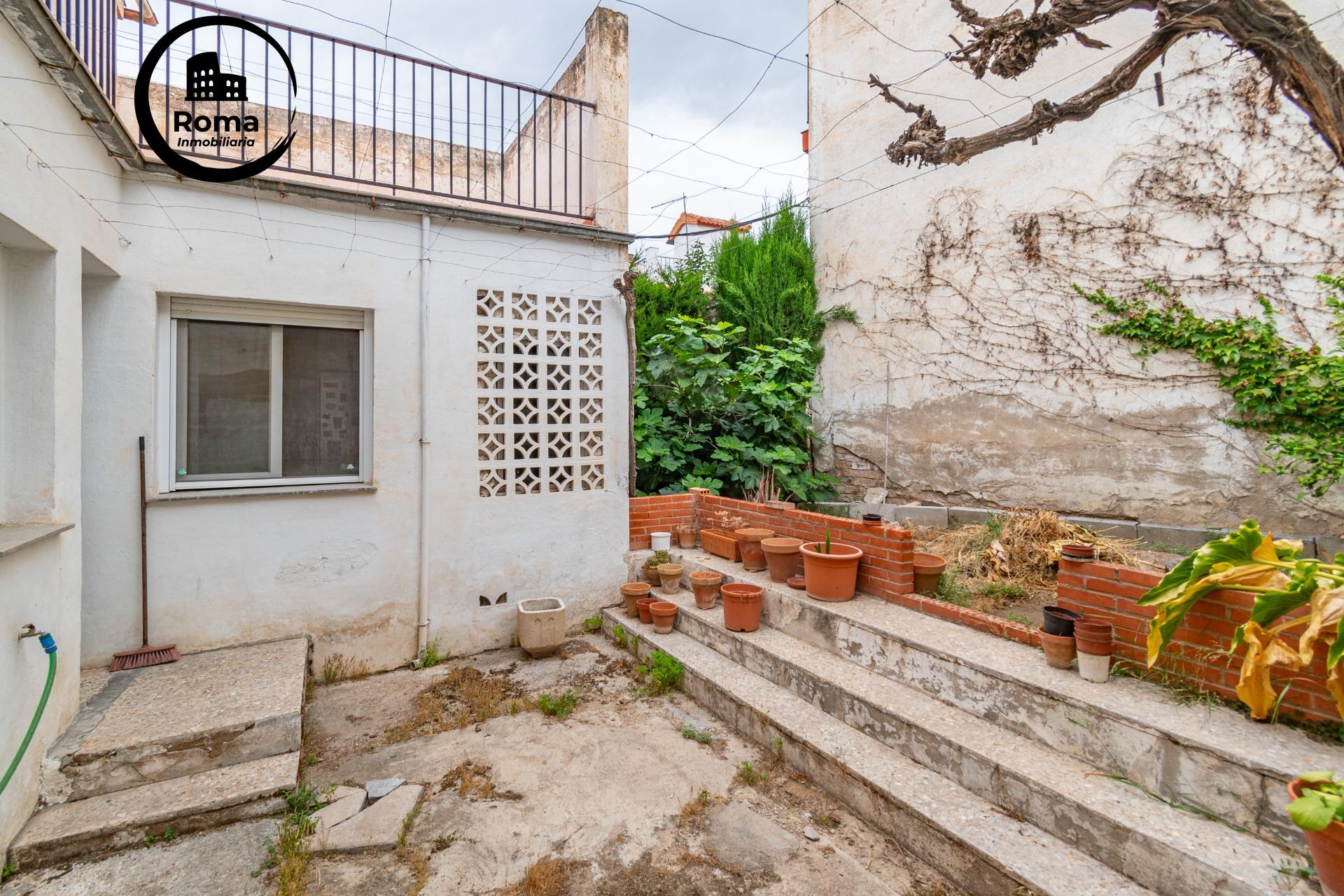 Casa en La Zubia con amplio patio y tres dormitorios. - foto 20