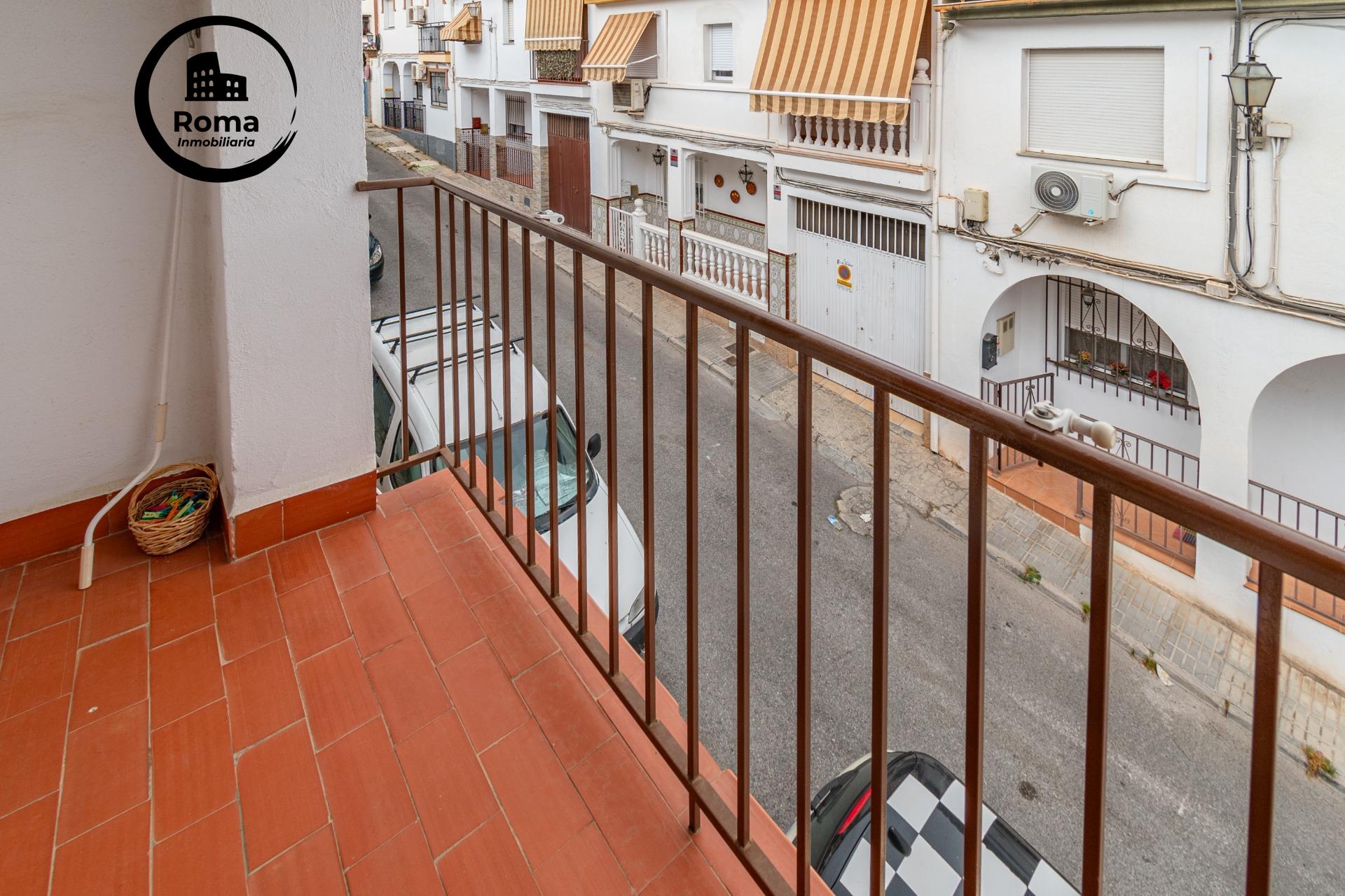 Casa en La Zubia con amplio patio y tres dormitorios. - foto 36