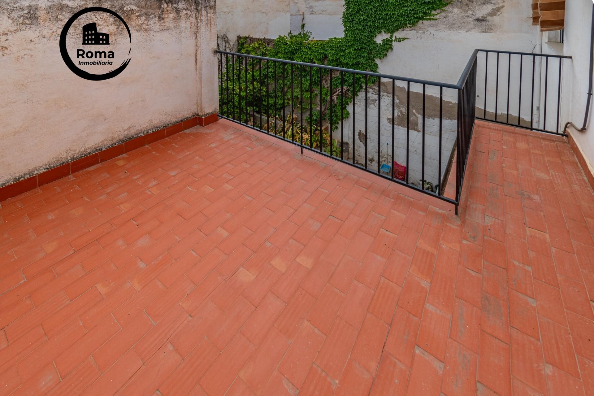 Casa en La Zubia con amplio patio y tres dormitorios. - foto 41