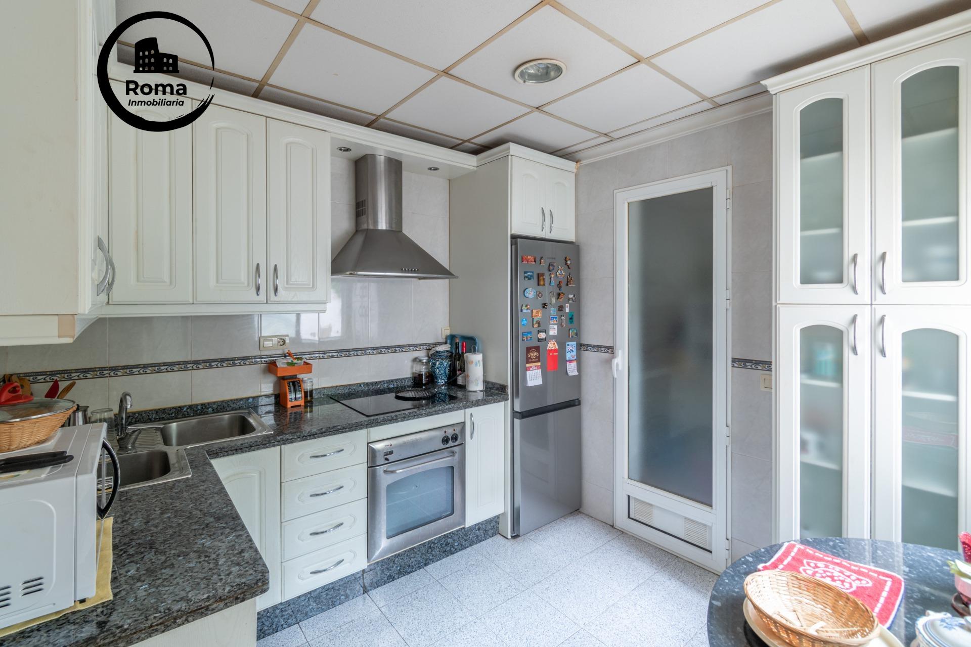 Casa en La Zubia con amplio patio y tres dormitorios. - foto 15