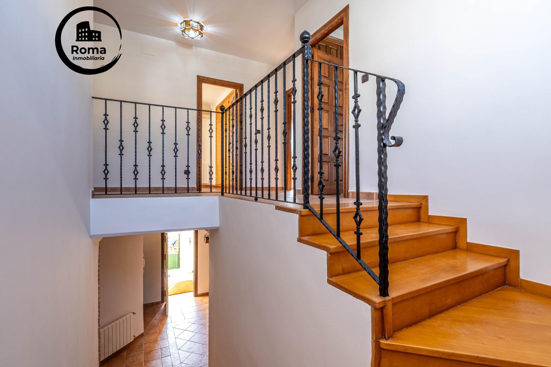 Chalet de 505 m2 construidos con piscina y jardines. 5 dormi - foto 32