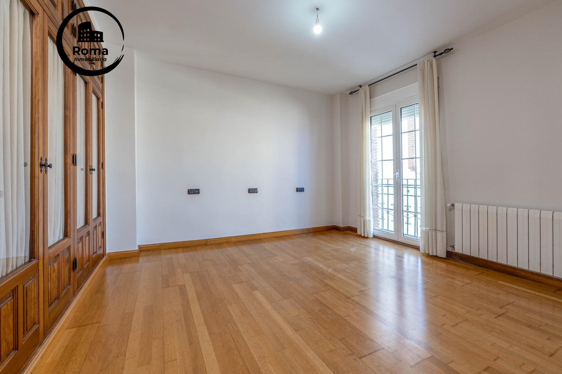 Chalet de 505 m2 construidos con piscina y jardines. 5 dormi - foto 34