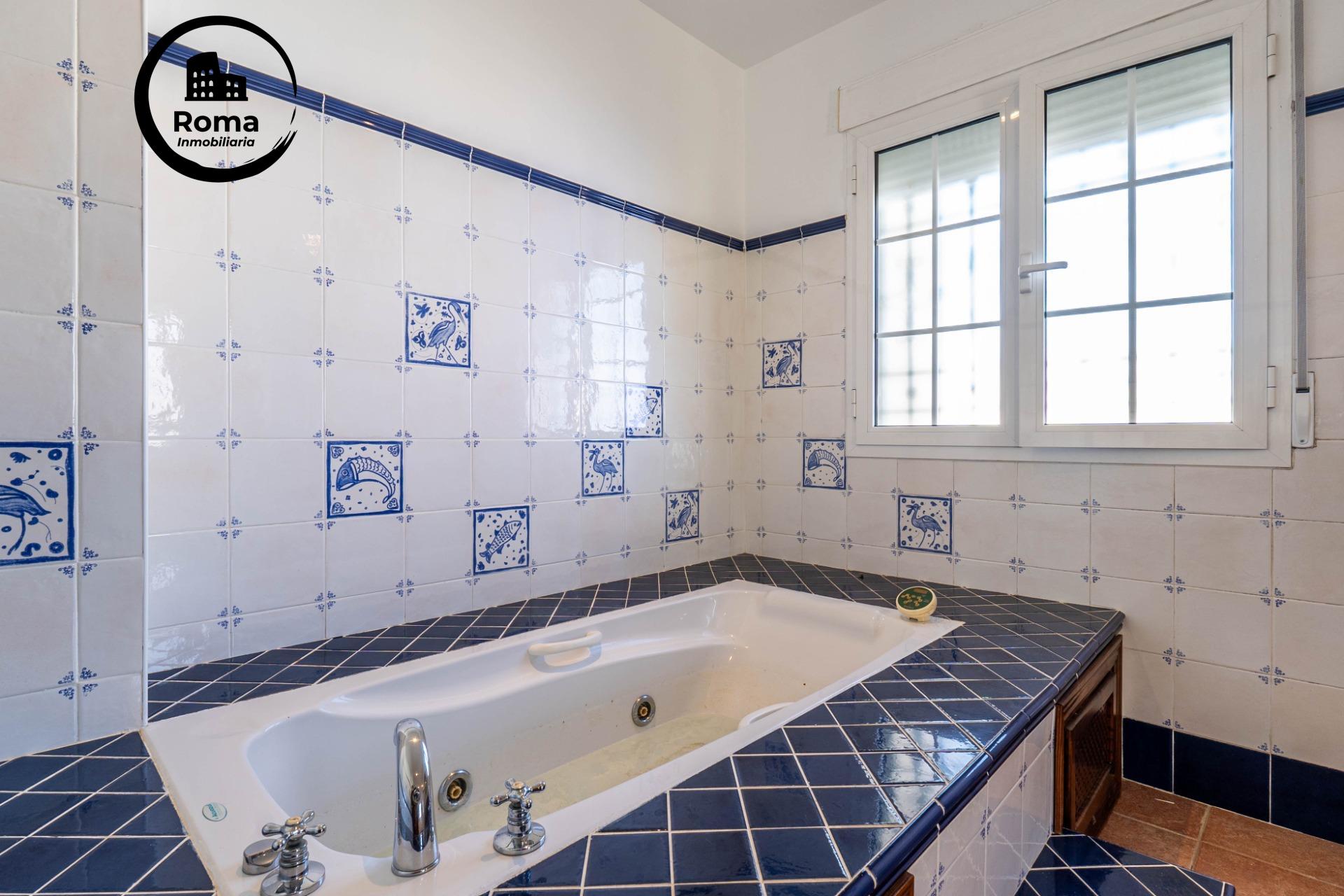 Chalet de 505 m2 construidos con piscina y jardines. 5 dormi - foto 50