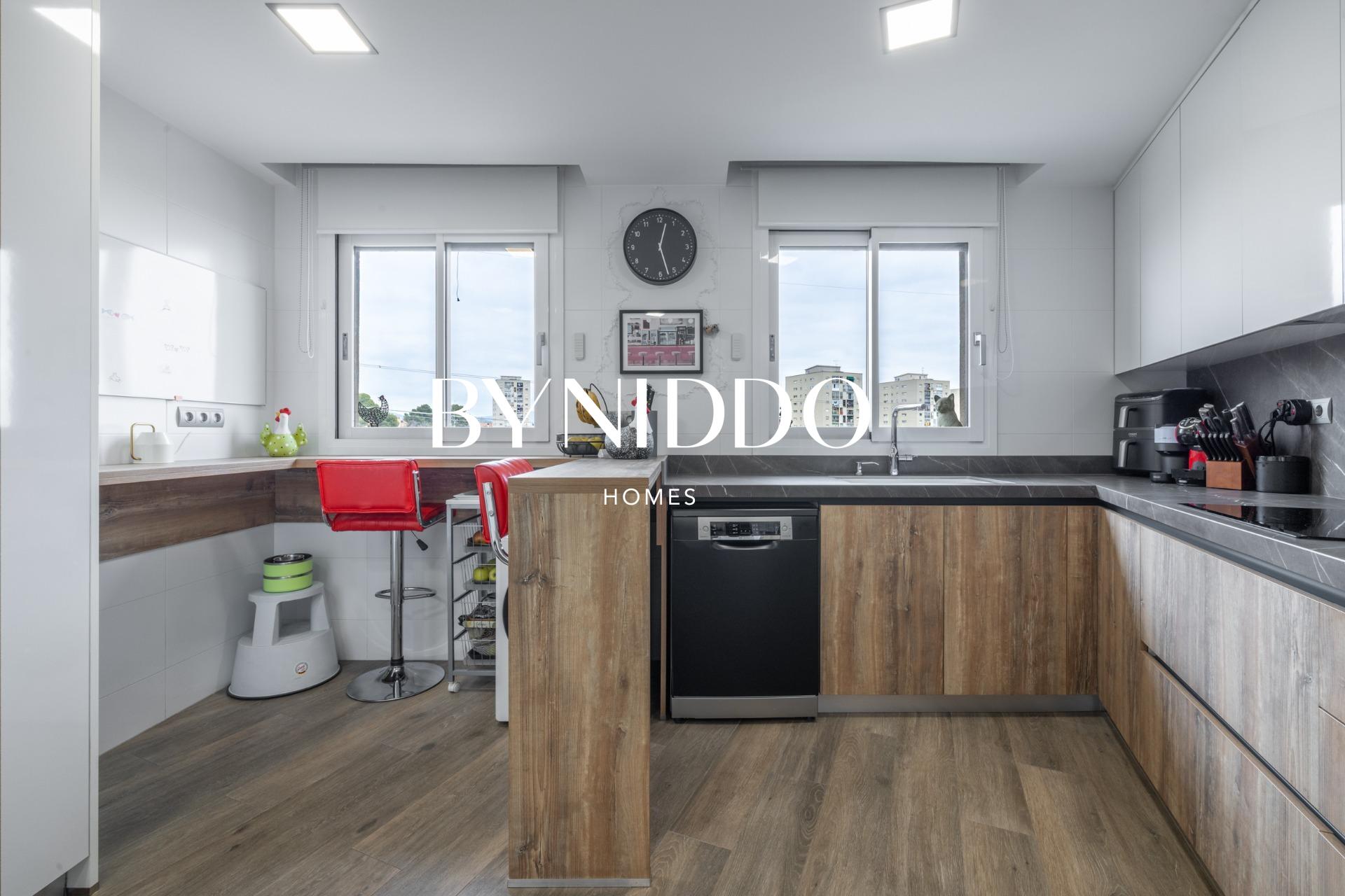 Espectacular dúplex reformado con terrazas y parking - foto 8